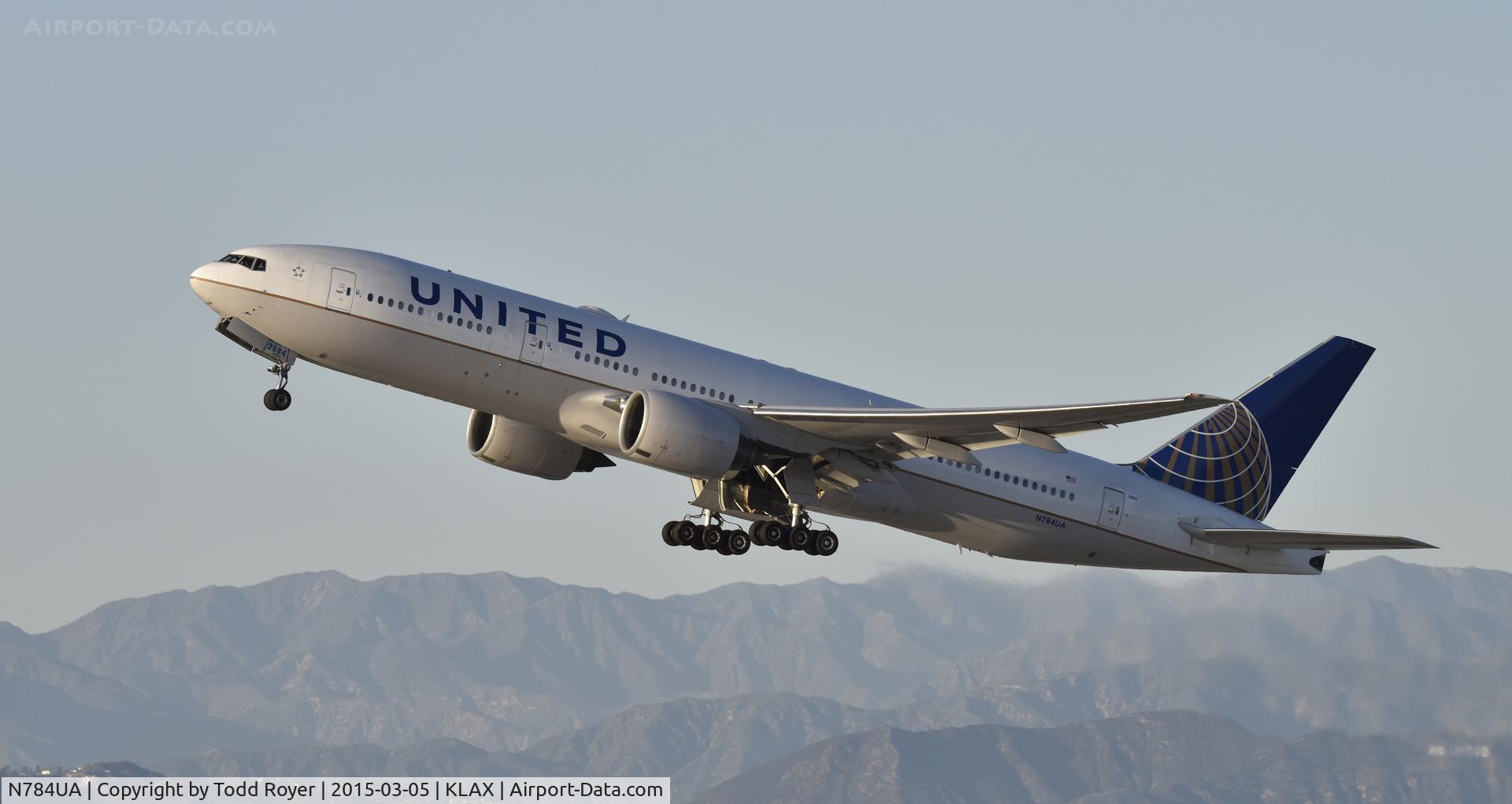 N784UA, 1997 Boeing 777-222/ER C/N 26951, Departing LAX on 25R