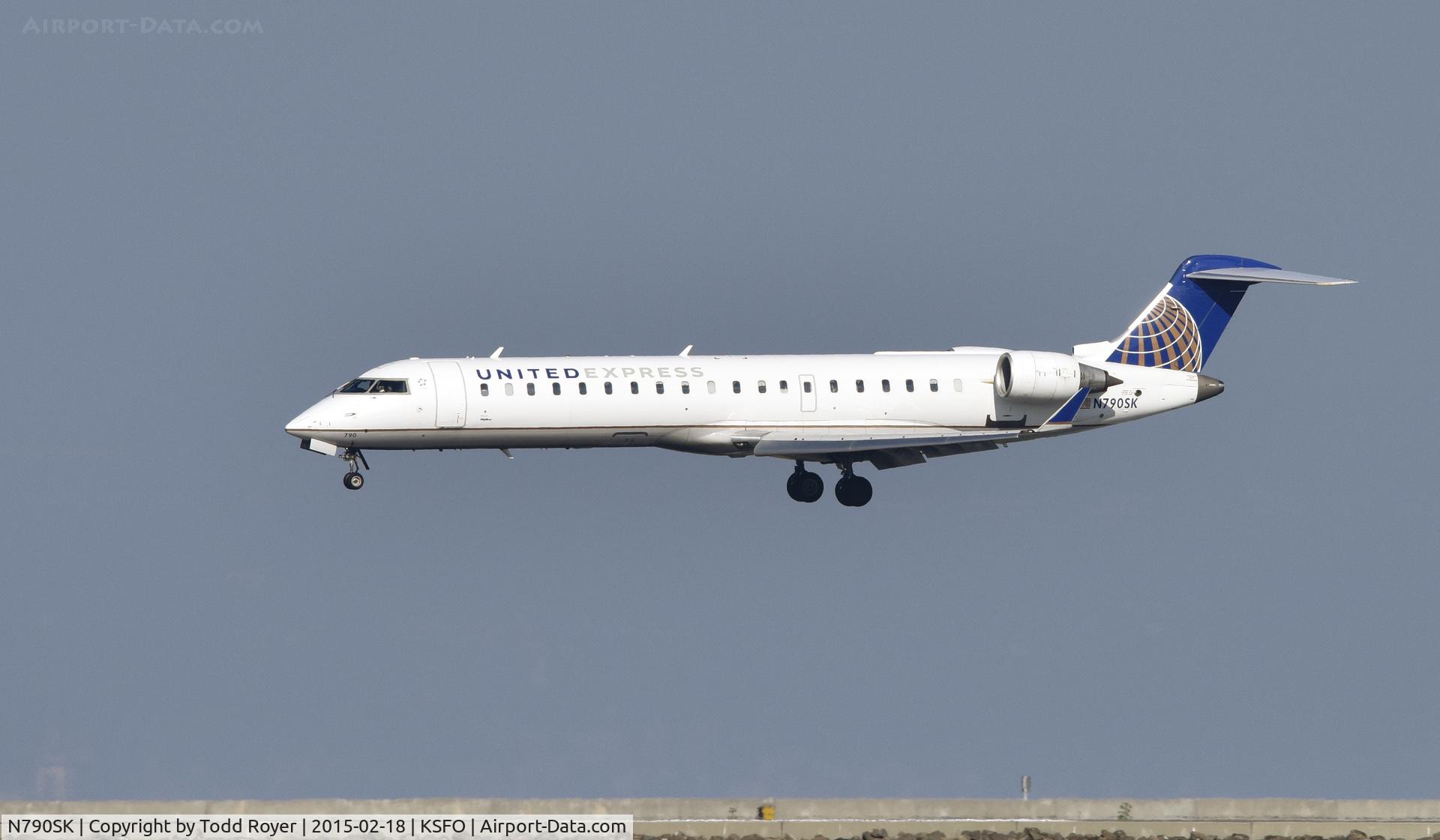 N790SK, 2009 Canadair CL-600-2C10 Regional Jet CRJ-700 C/N 10292, Landing at SFO