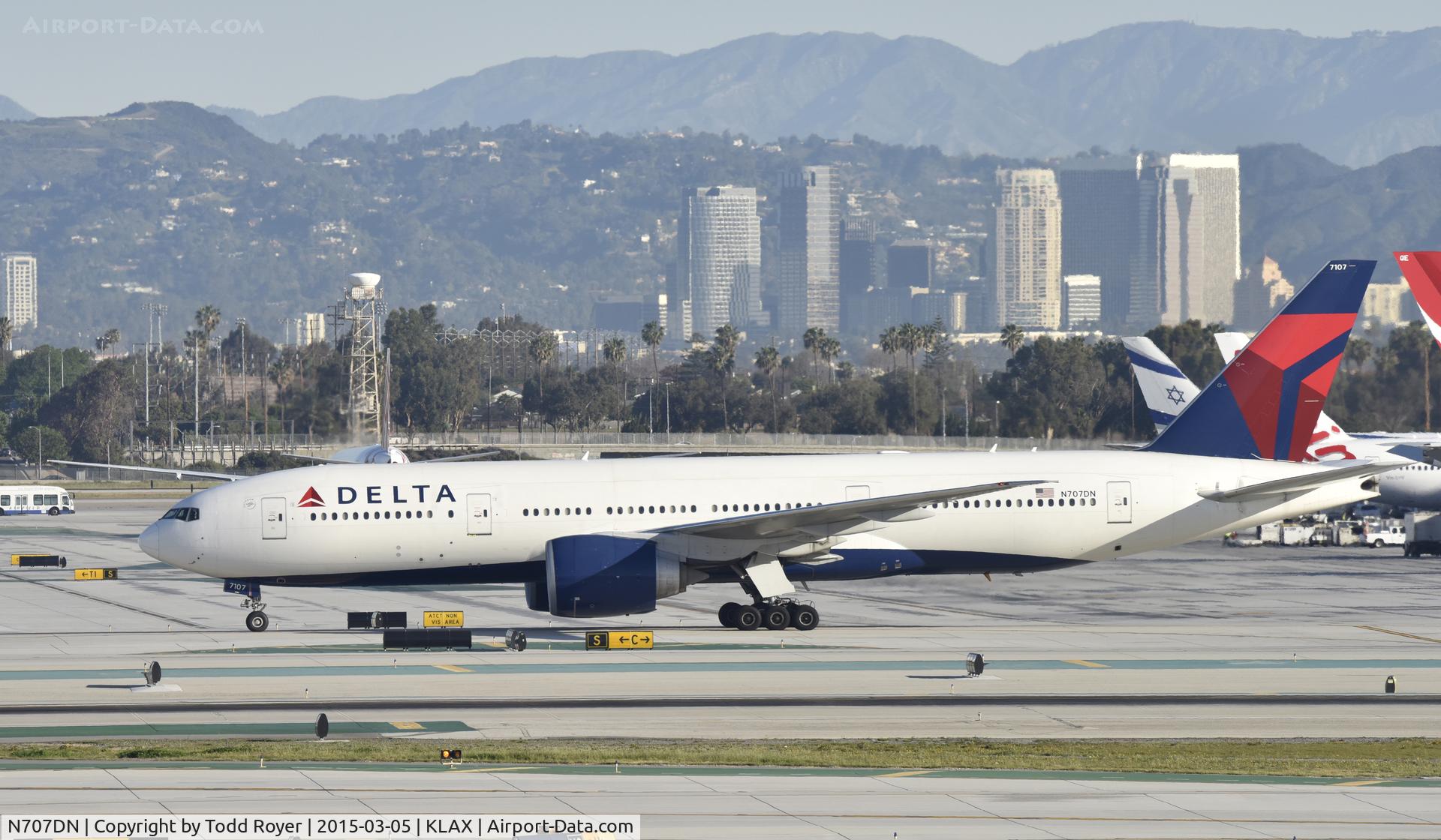 N707DN, 2009 Boeing 777-232/LR C/N 39091, Taxiing at LAX