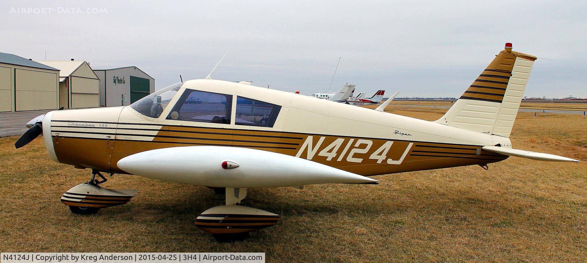 N4124J, 1966 Piper PA-28-140 C/N 28-22443, EAA Chapter 1342 Fly-in
