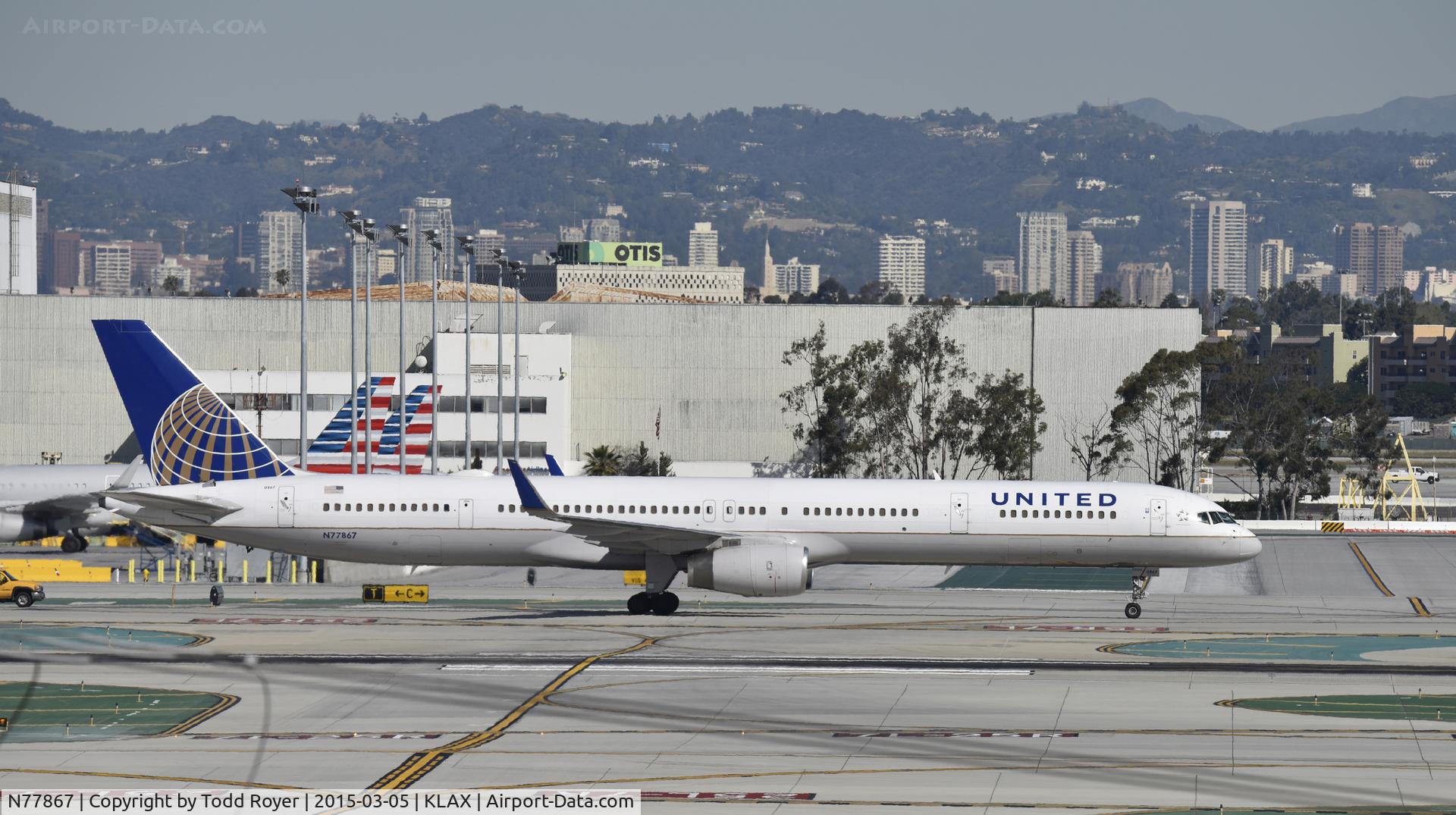 N77867, 2002 Boeing 757-33N C/N 32592, Taxiing to gate at LAX