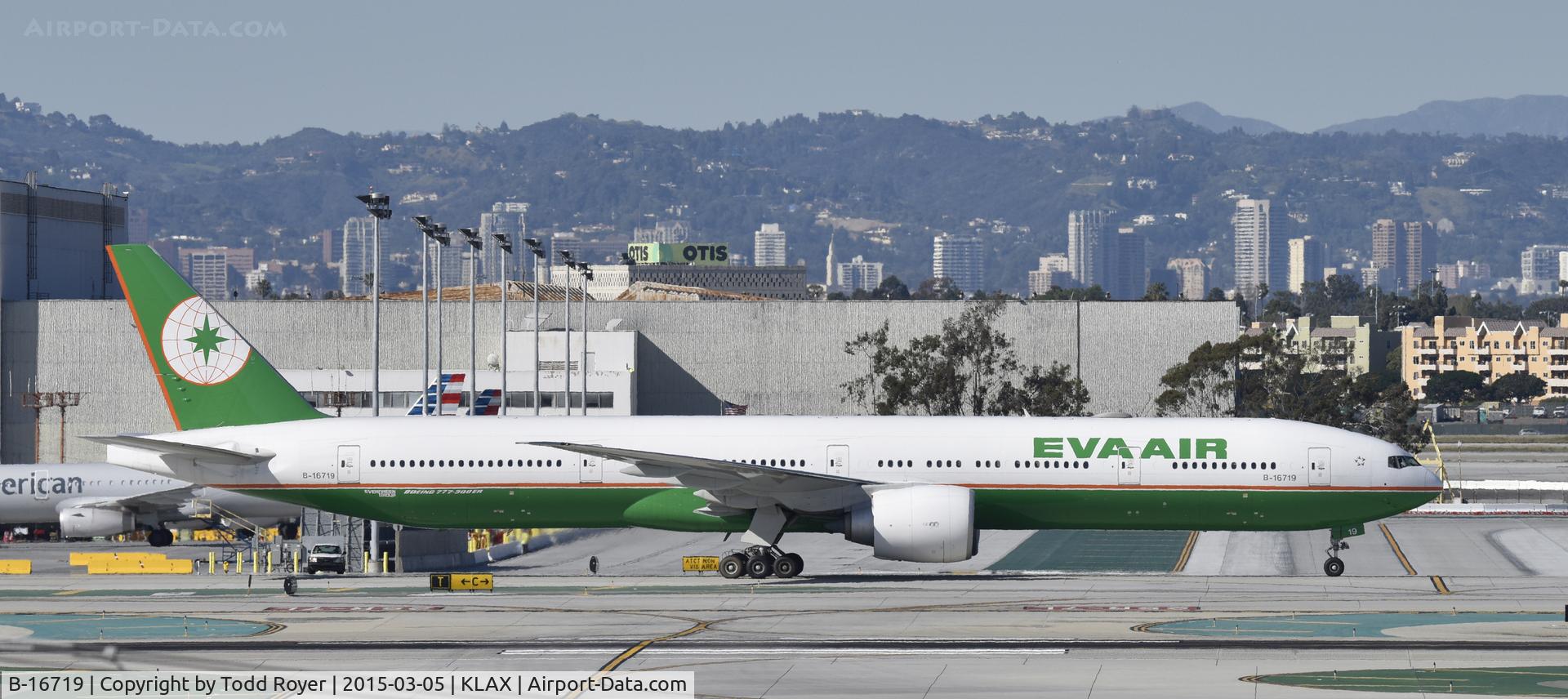 B-16719, 2014 Boeing 777-36N/ER C/N 42103, Taxiing to gate at LAX