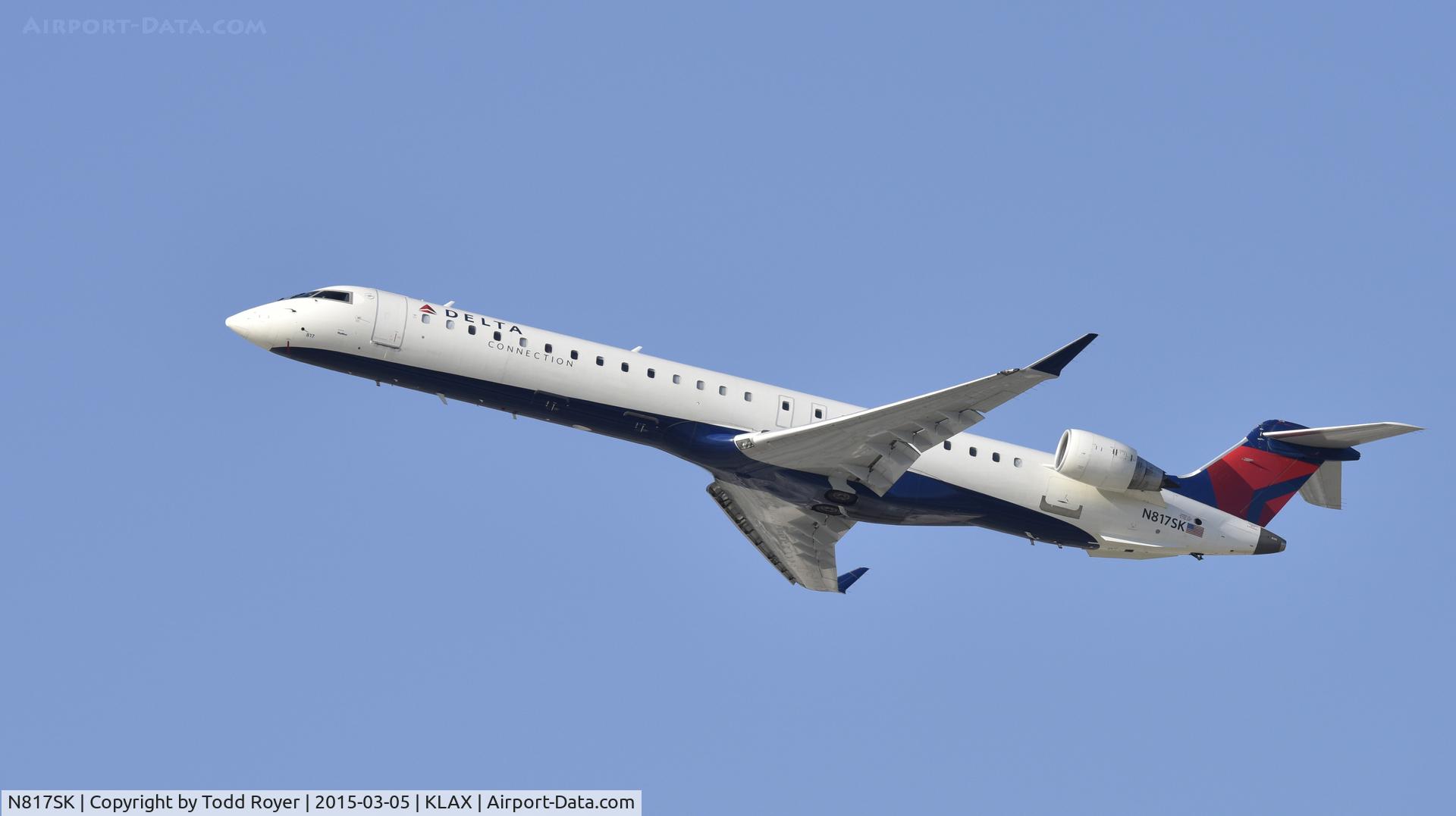 N817SK, 2006 Bombardier CRJ-900ER (CL-600-2D24) C/N 15107, Departing LAX on 25R