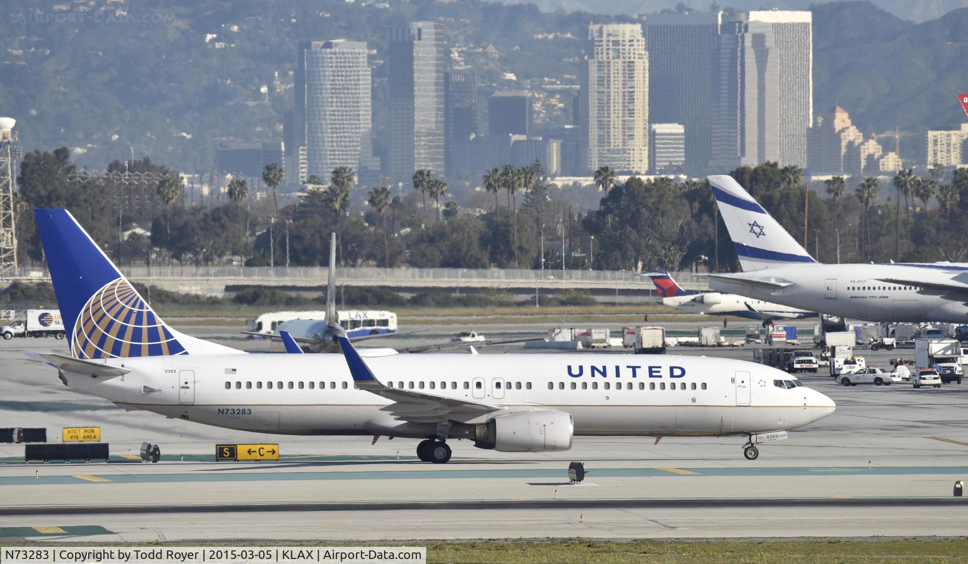 N73283, 2004 Boeing 737-824 C/N 31606, Taxiing to gate at LAX