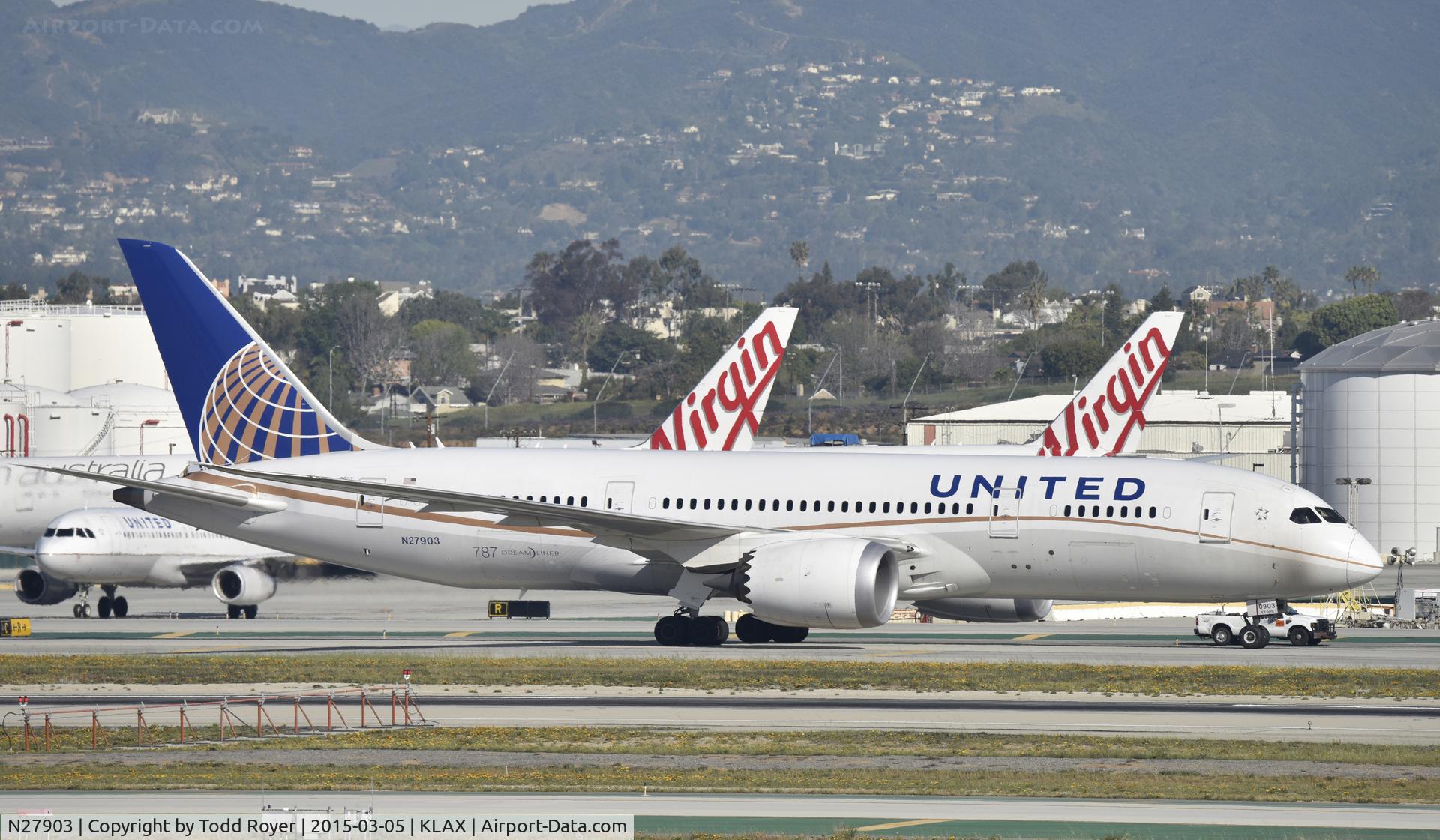 N27903, 2012 Boeing 787-8 Dreamliner C/N 34823, Taxiing to gate at LAX