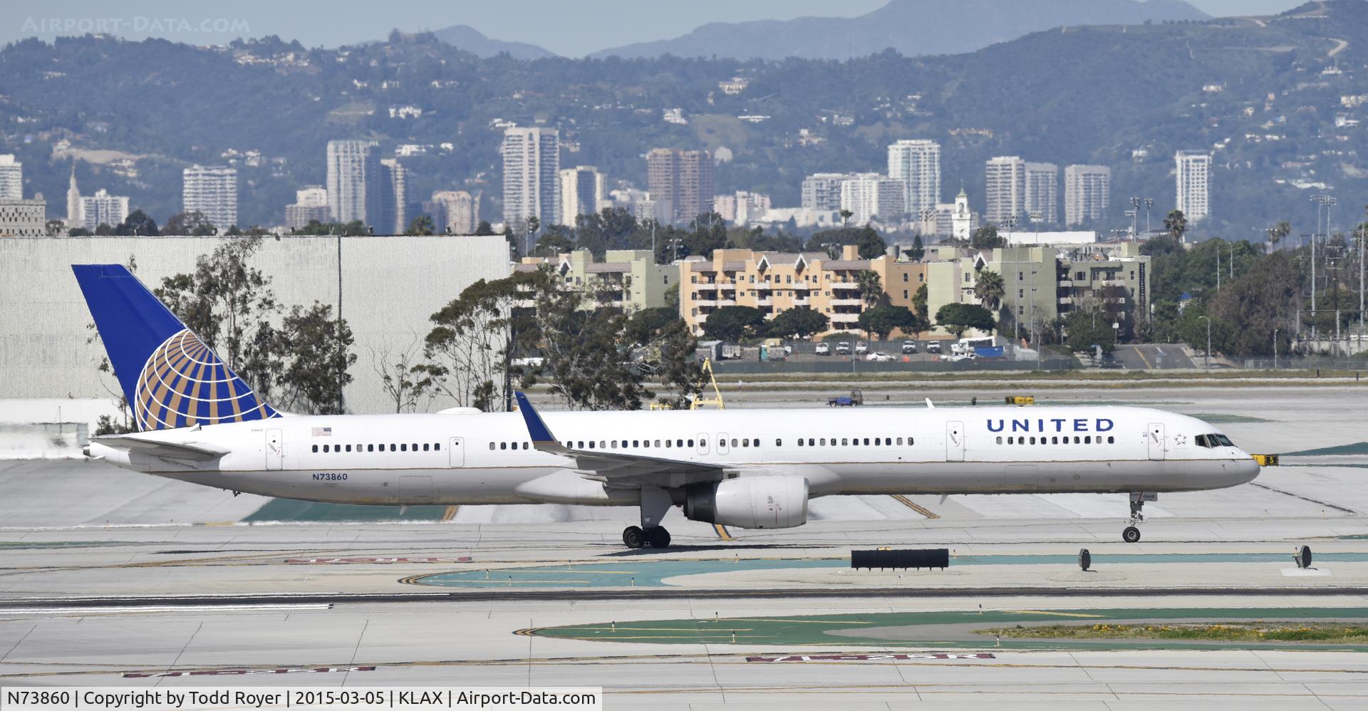 N73860, 2001 Boeing 757-33N C/N 32584, Taxiing to gate at LAX
