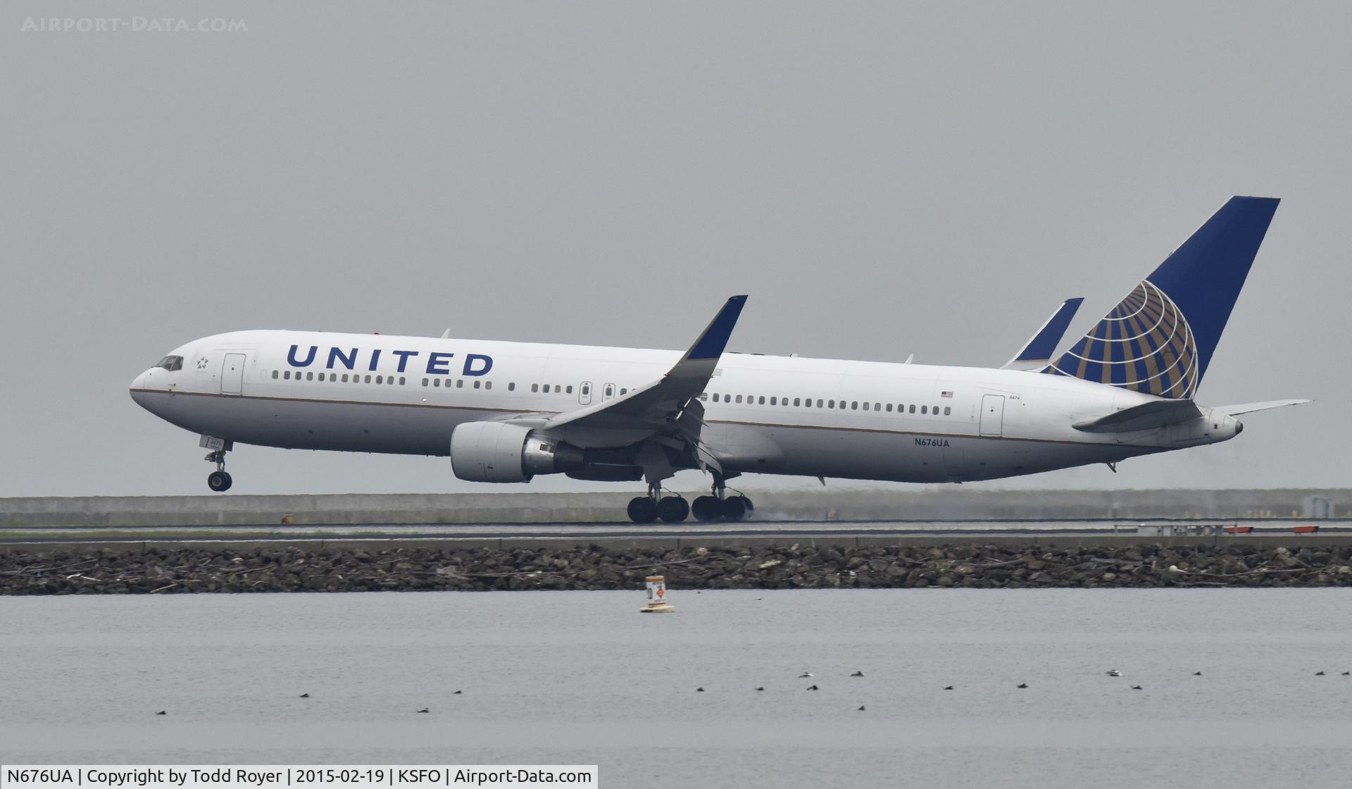N676UA, 2001 Boeing 767-322 C/N 30028, Landing at SFO
