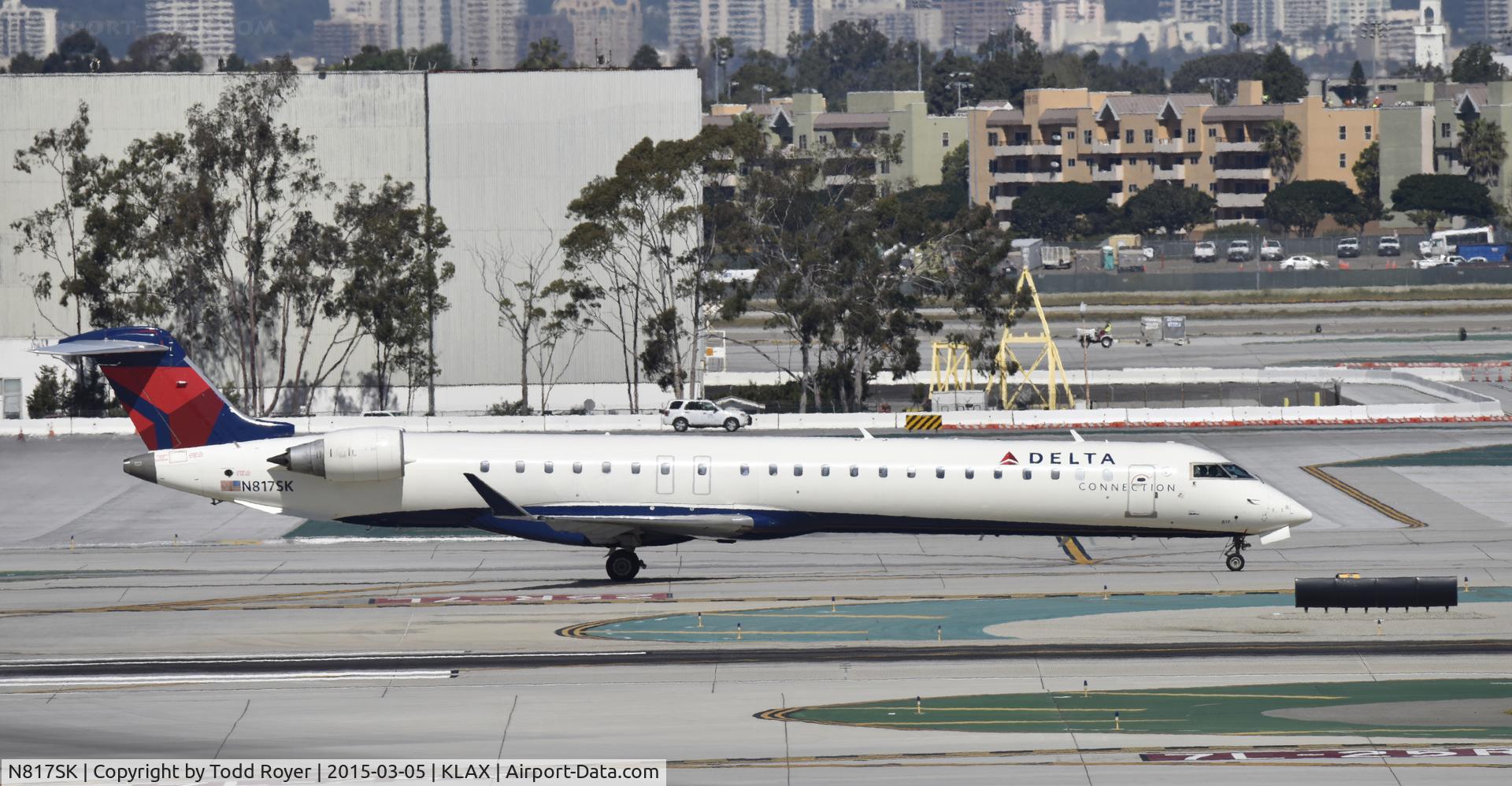 N817SK, 2006 Bombardier CRJ-900ER (CL-600-2D24) C/N 15107, Taxiing to gate at LAX
