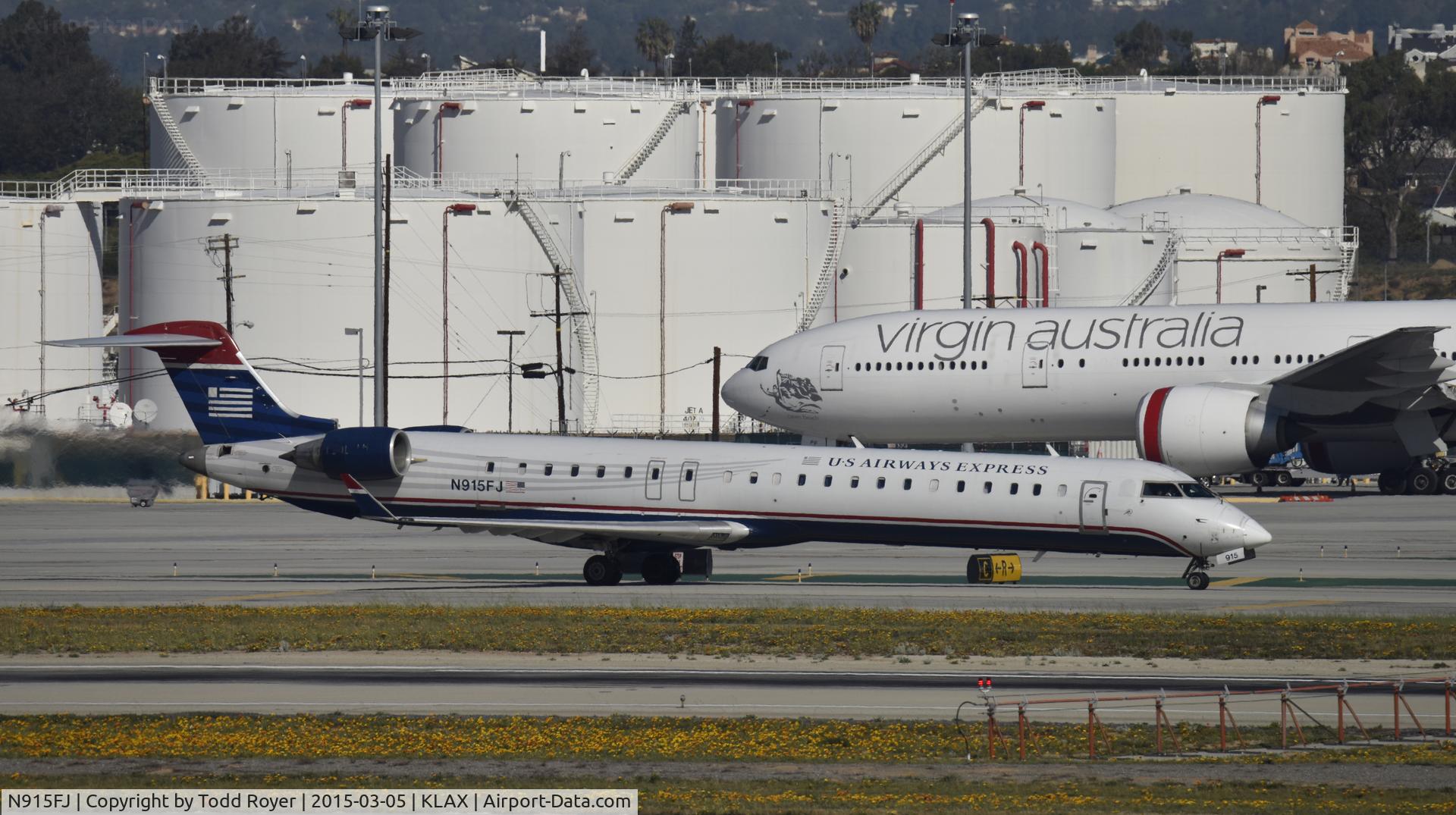 N915FJ, 2004 Bombardier CRJ900 (CL-600-2D24) C/N 15015, Taxiing to gate at LAX