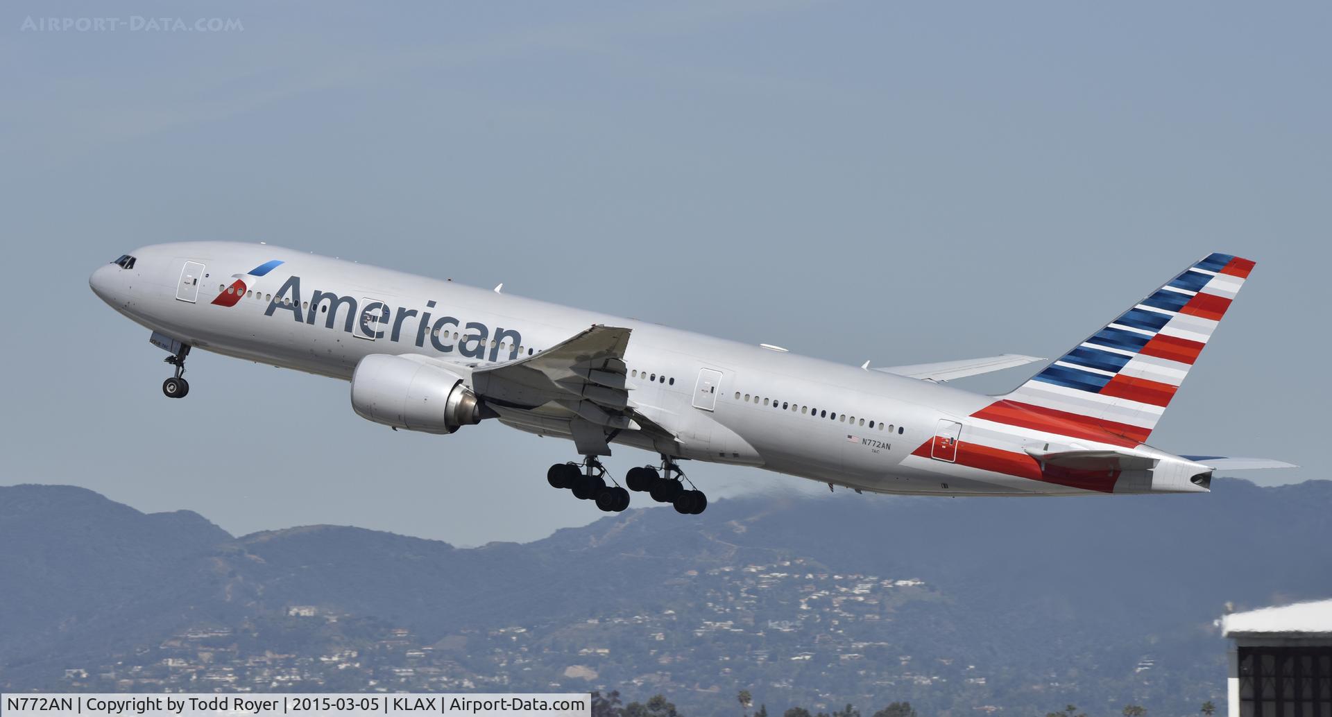 N772AN, 1999 Boeing 777-223 C/N 29580, Departing LAX on 25R