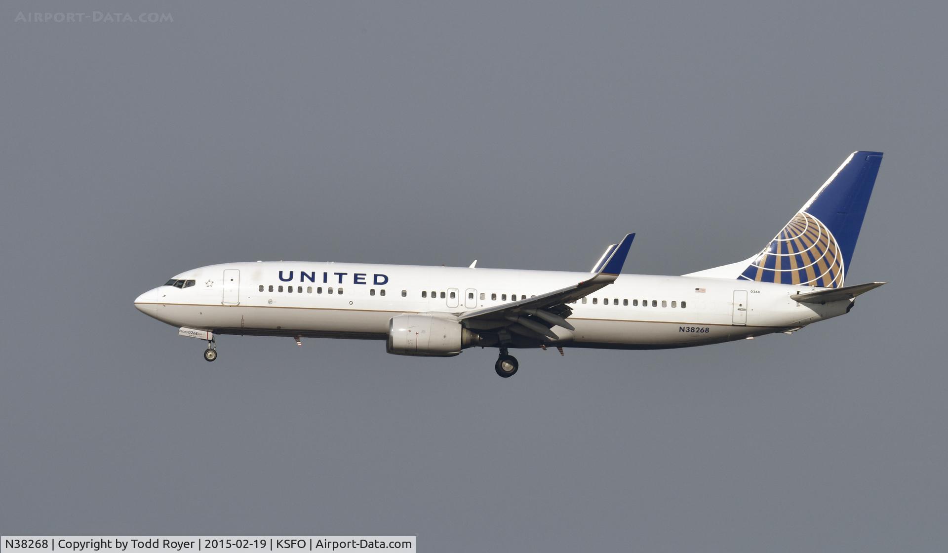 N38268, 2001 Boeing 737-824 C/N 31587, Landing at SFO