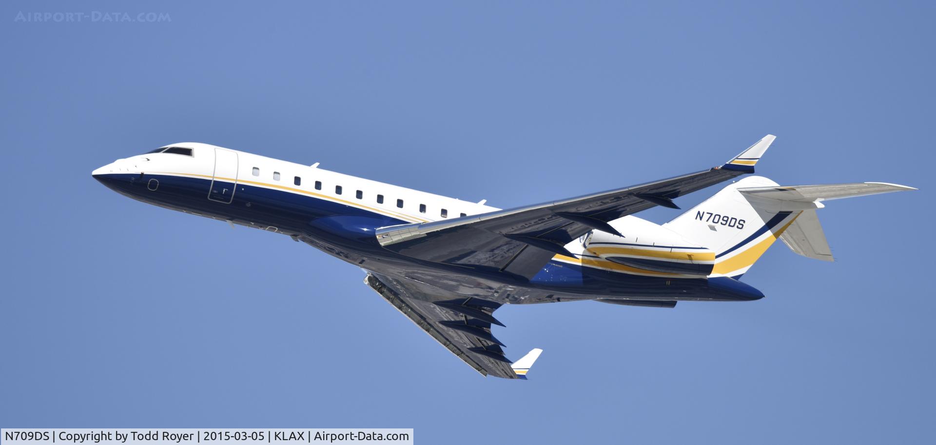 N709DS, 2008 Bombardier BD-700-1A10 Global Express XRS C/N 9278, Departing LAX on 25R