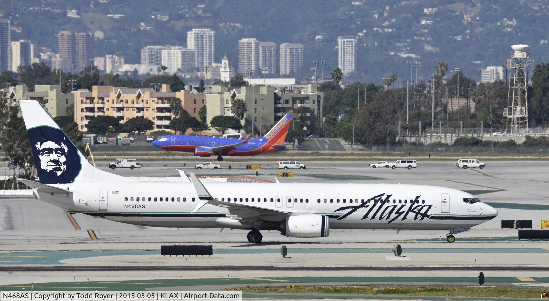 N468AS, 2014 Boeing 737-990/ER C/N 41735, Taxiing to gate at LAX