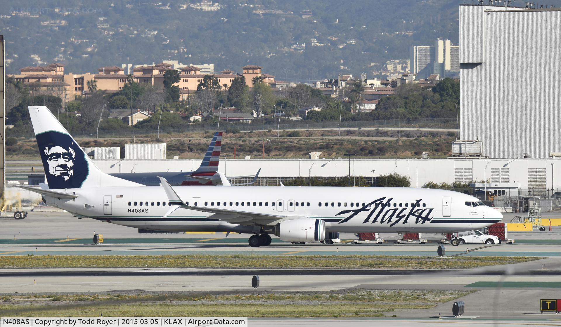 N408AS, 2013 Boeing 737-990/ER C/N 41732, Taxiing to gate at LAX