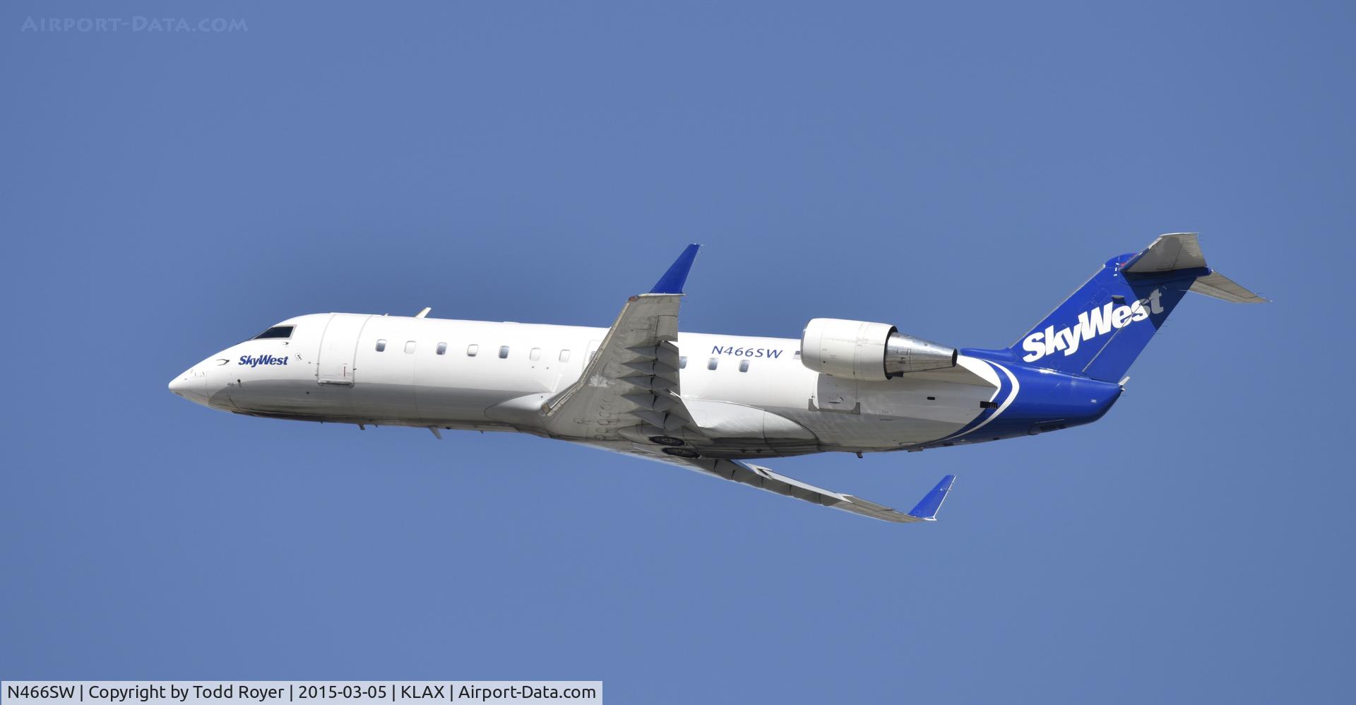 N466SW, 2003 Bombardier CRJ-200ER (CL-600-2B19) C/N 7856, Departing LAX on 25R
