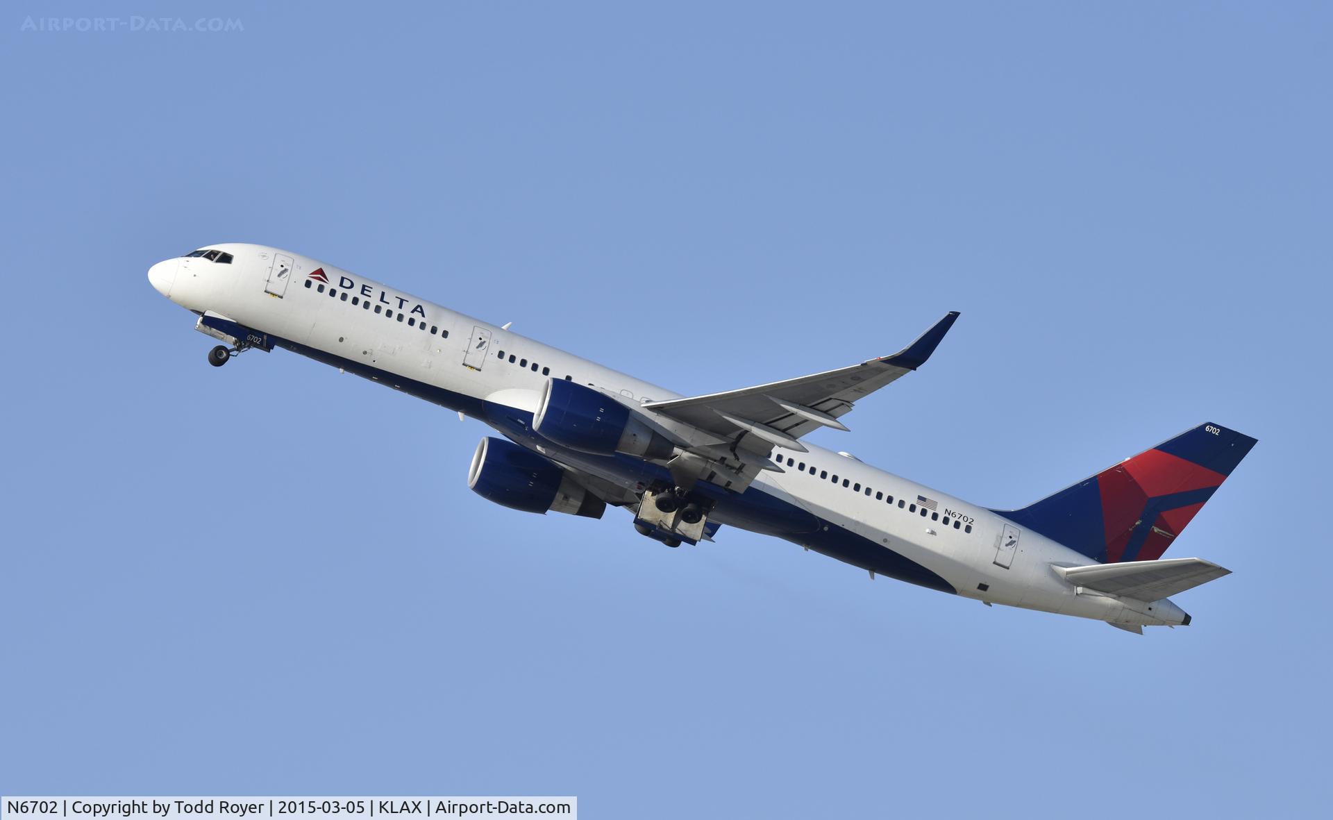 N6702, 1999 Boeing 757-232 C/N 30188, Departing LAX on 25R