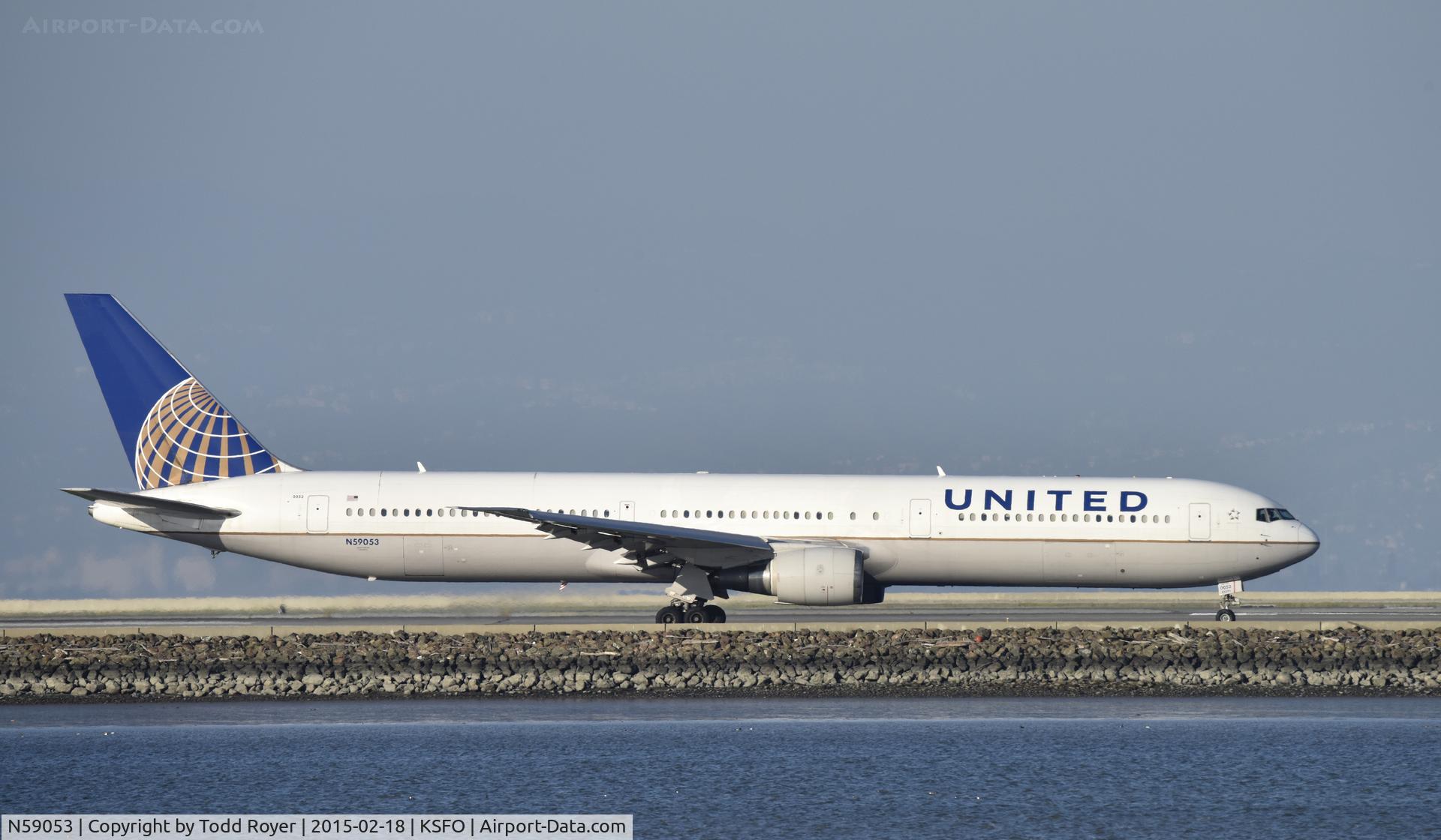 N59053, 2000 Boeing 767-424/ER C/N 29448, Taxiing for departure at SFO