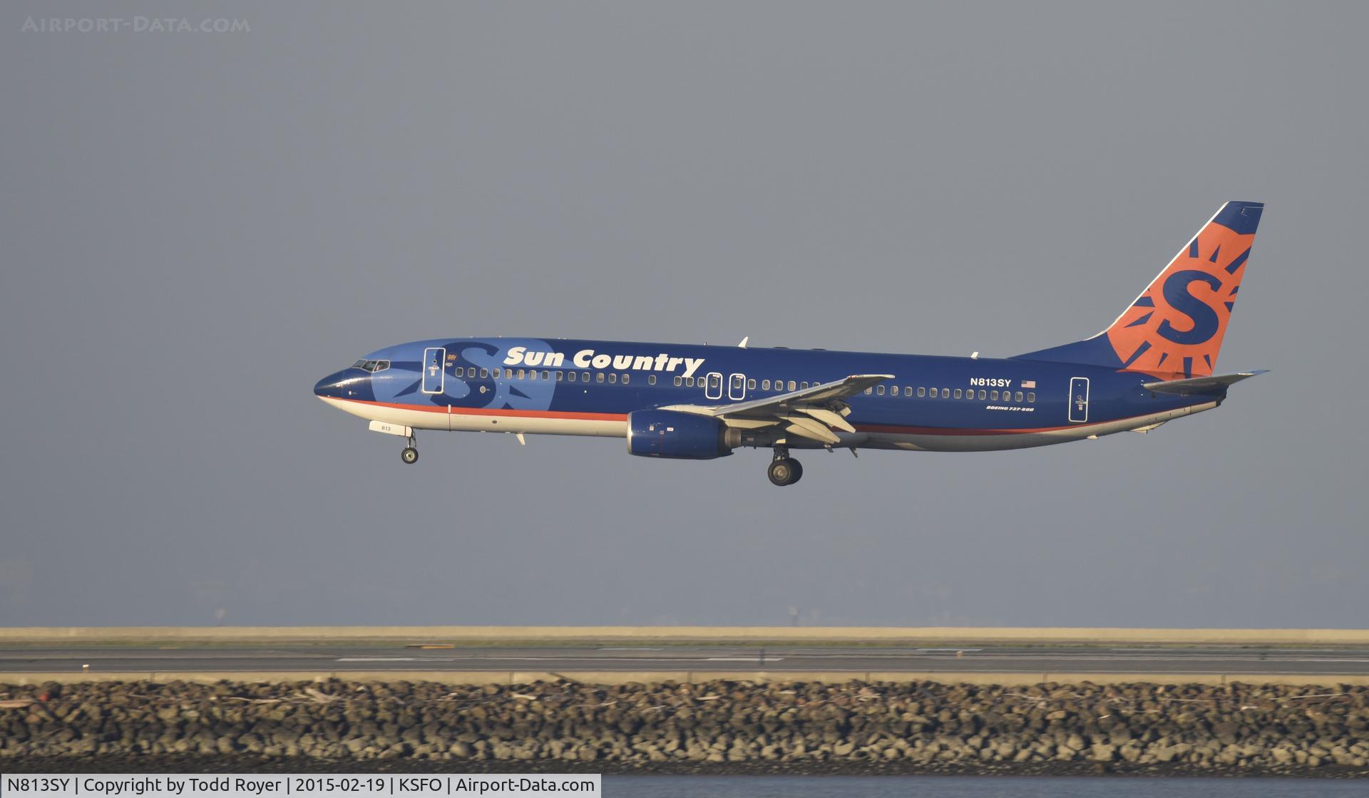 N813SY, 2001 Boeing 737-8Q8 C/N 28237, Landing at SFO