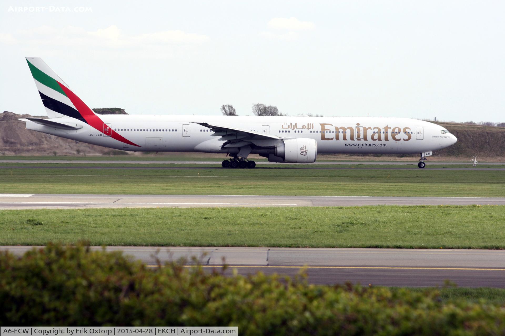 A6-ECW, 2009 Boeing 777-31H/ER C/N 38981, A6-ECW taxing for take off rw 04R