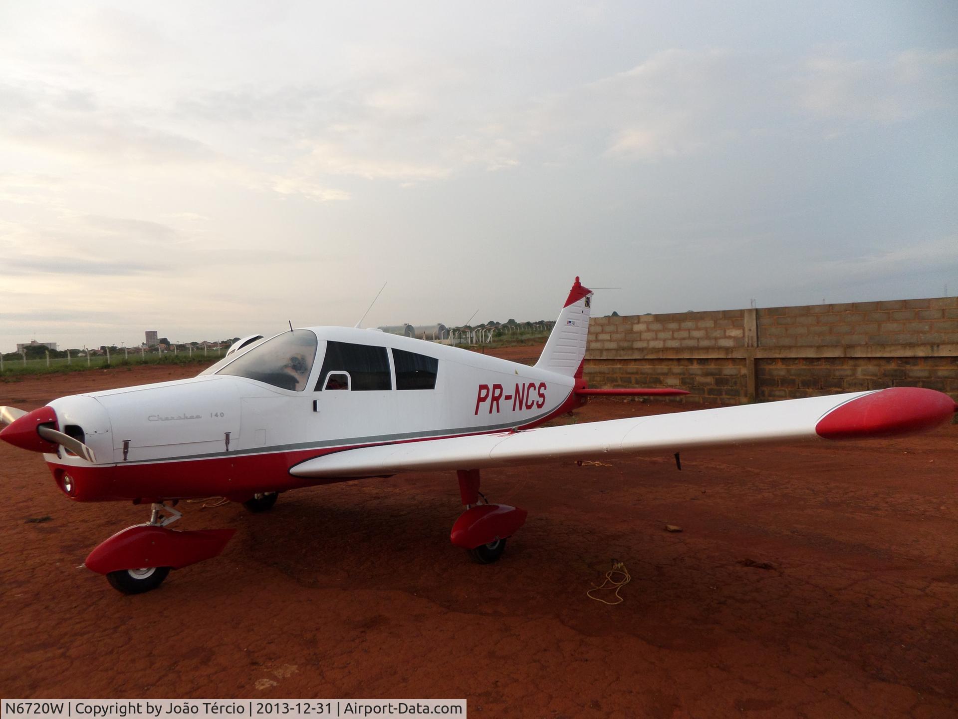 N6720W, 1965 Piper PA-28-140 C/N 28-20834, New face.