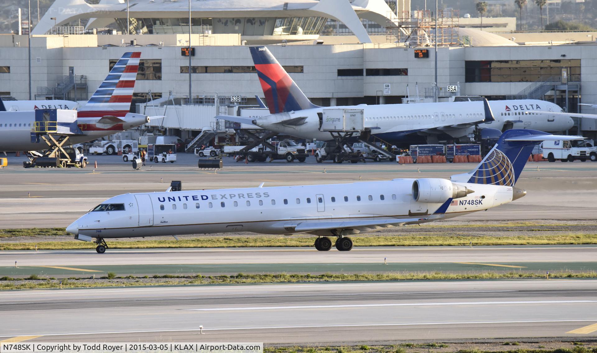 N748SK, 2005 Bombardier CRJ-700 (CL-600-2C10) Regional Jet C/N 10203, Arrived at LAX on 25L