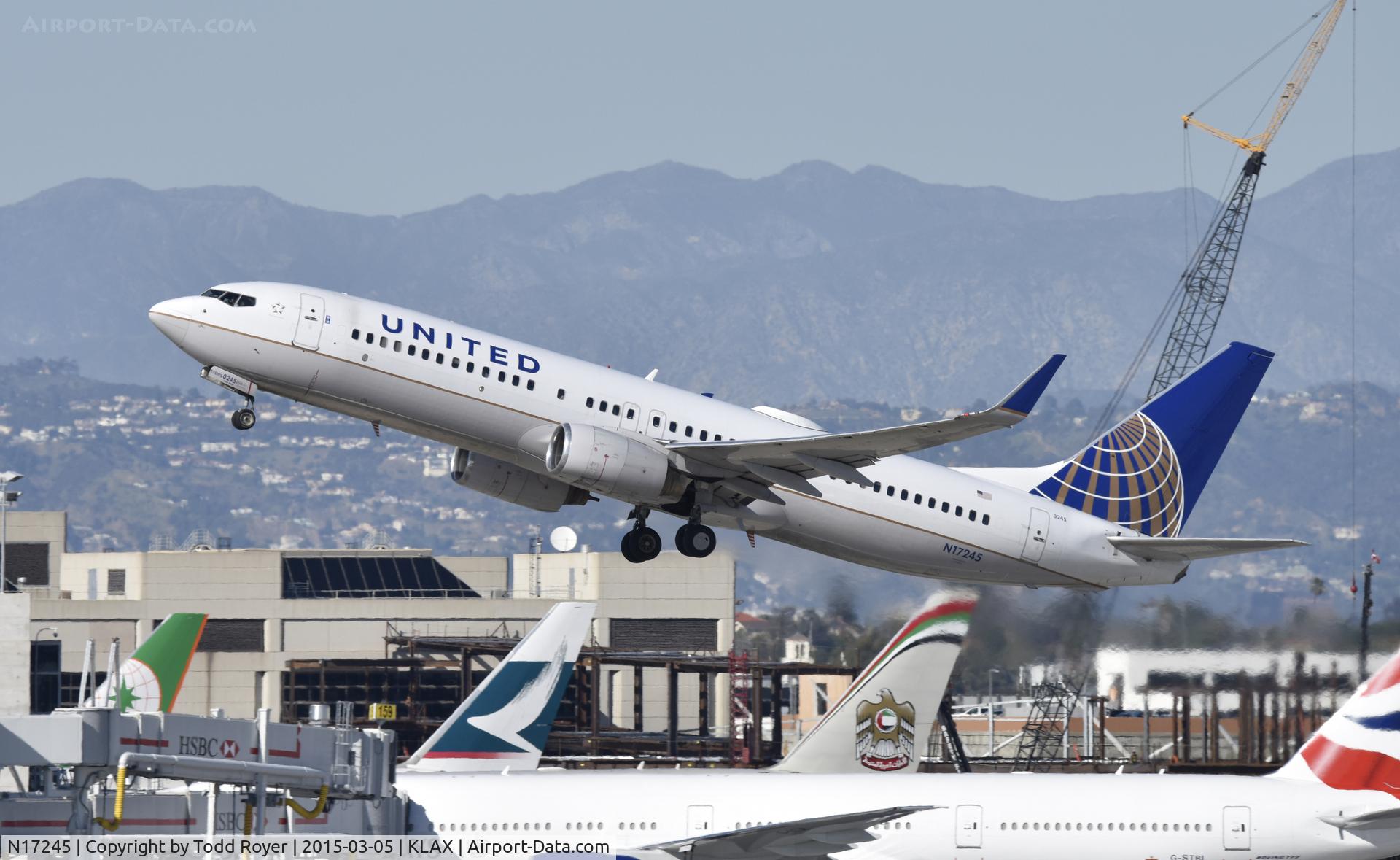 N17245, 1999 Boeing 737-824 C/N 28955, Departing LAX on 25R
