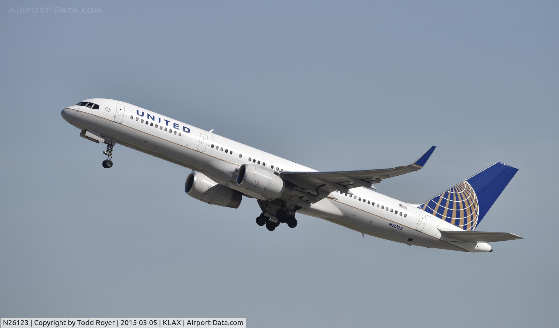 N26123, 1997 Boeing 757-224 C/N 28966, Departing LAX on 25R