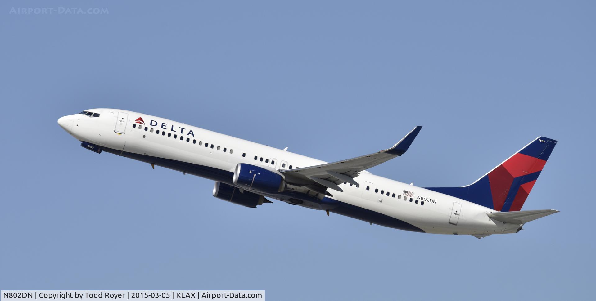 N802DN, 2013 Boeing 737-932/ER C/N 31917, Departing LAX on 25R
