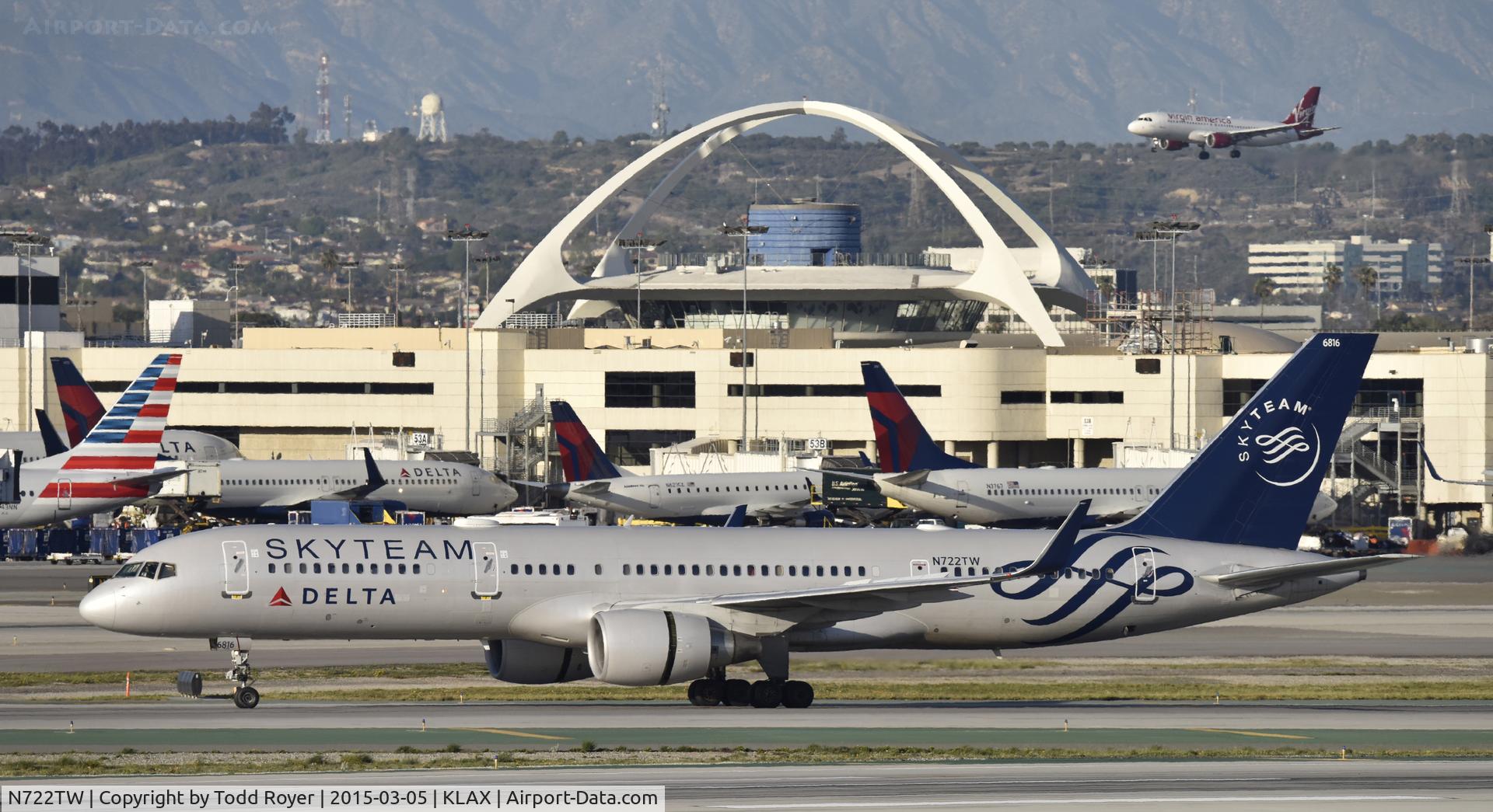 N722TW, 1999 Boeing 757-231 C/N 29385, Taxiing to gate at LAX