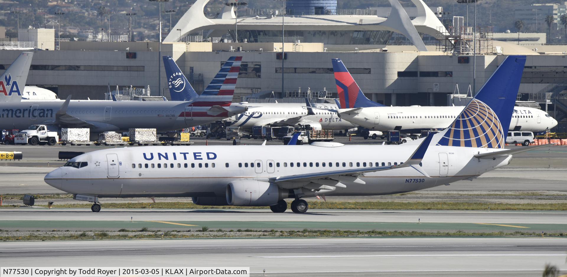 N77530, 2011 Boeing 737-824 C/N 39998, Taxiing to gate at LAX