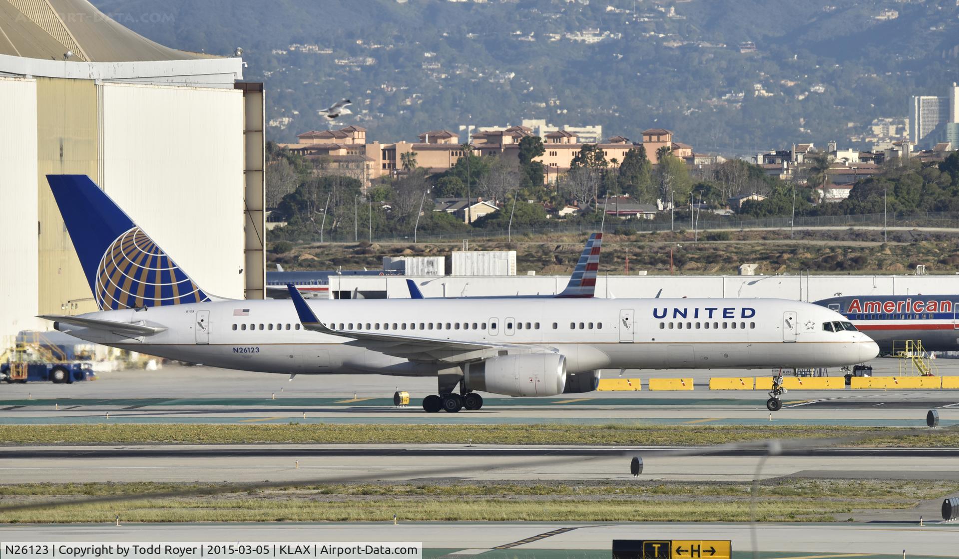N26123, 1997 Boeing 757-224 C/N 28966, Taxiing to gate at LAX