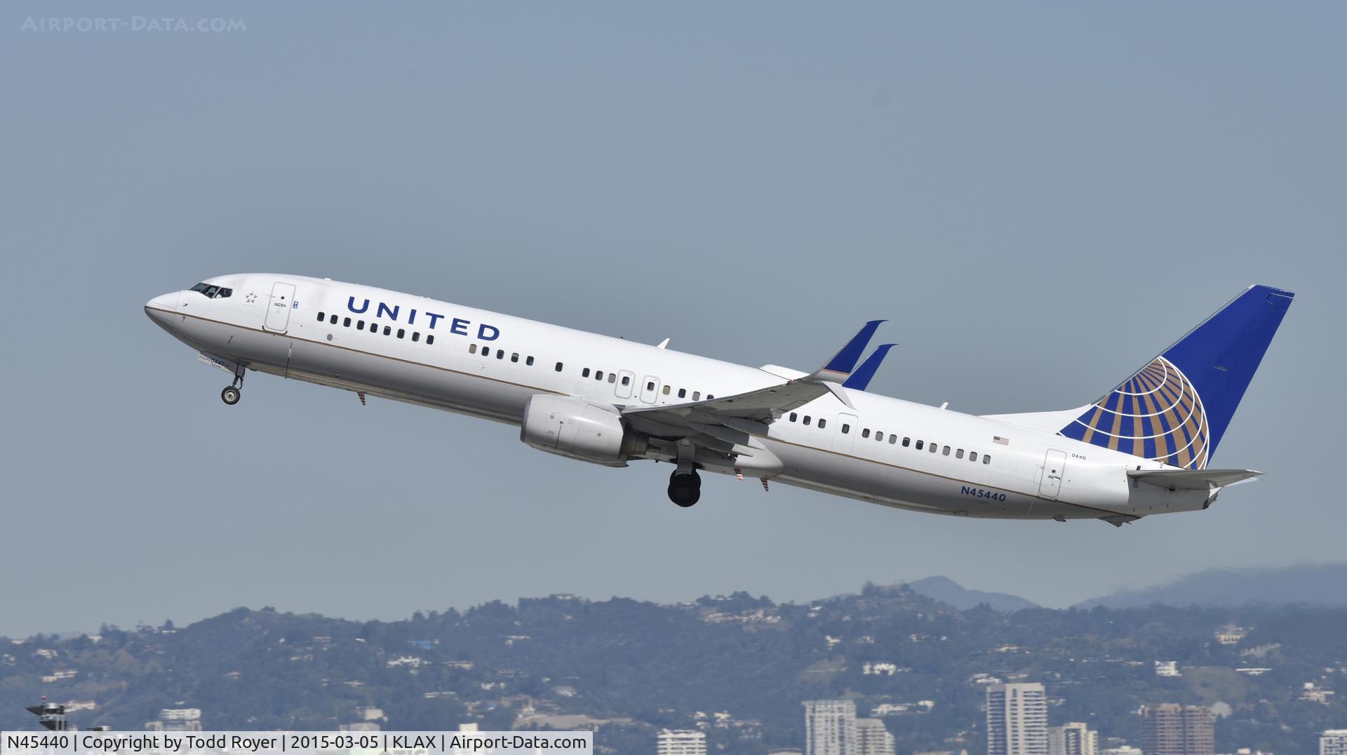 N45440, 2009 Boeing 737-924/ER C/N 33535, Departing LAX on 25R
