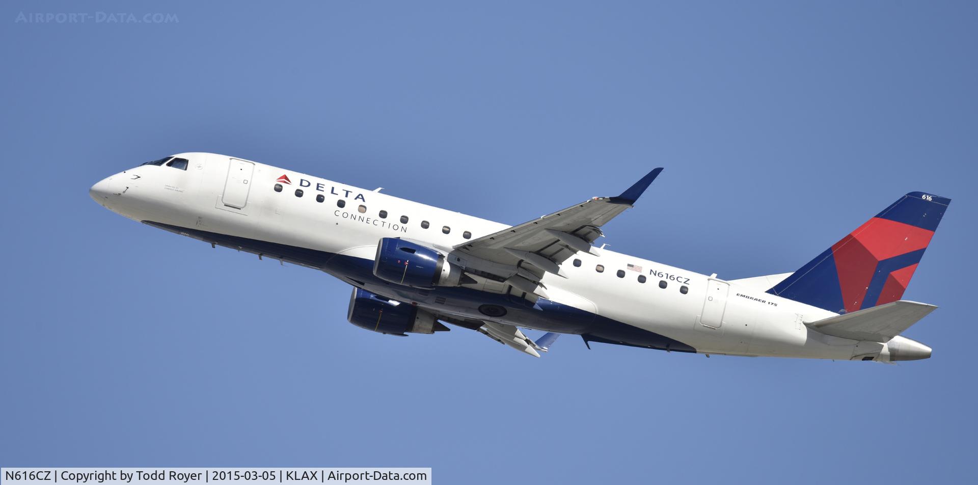 N616CZ, 2008 Embraer 175LR (ERJ-170-200LR) C/N 17000209, Departing LAX on 25R