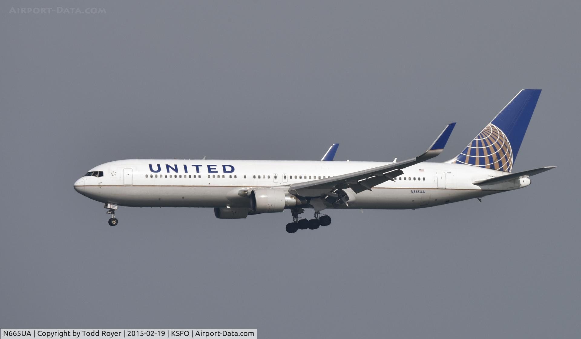 N665UA, 1998 Boeing 767-322 C/N 29237, Landing at SFO