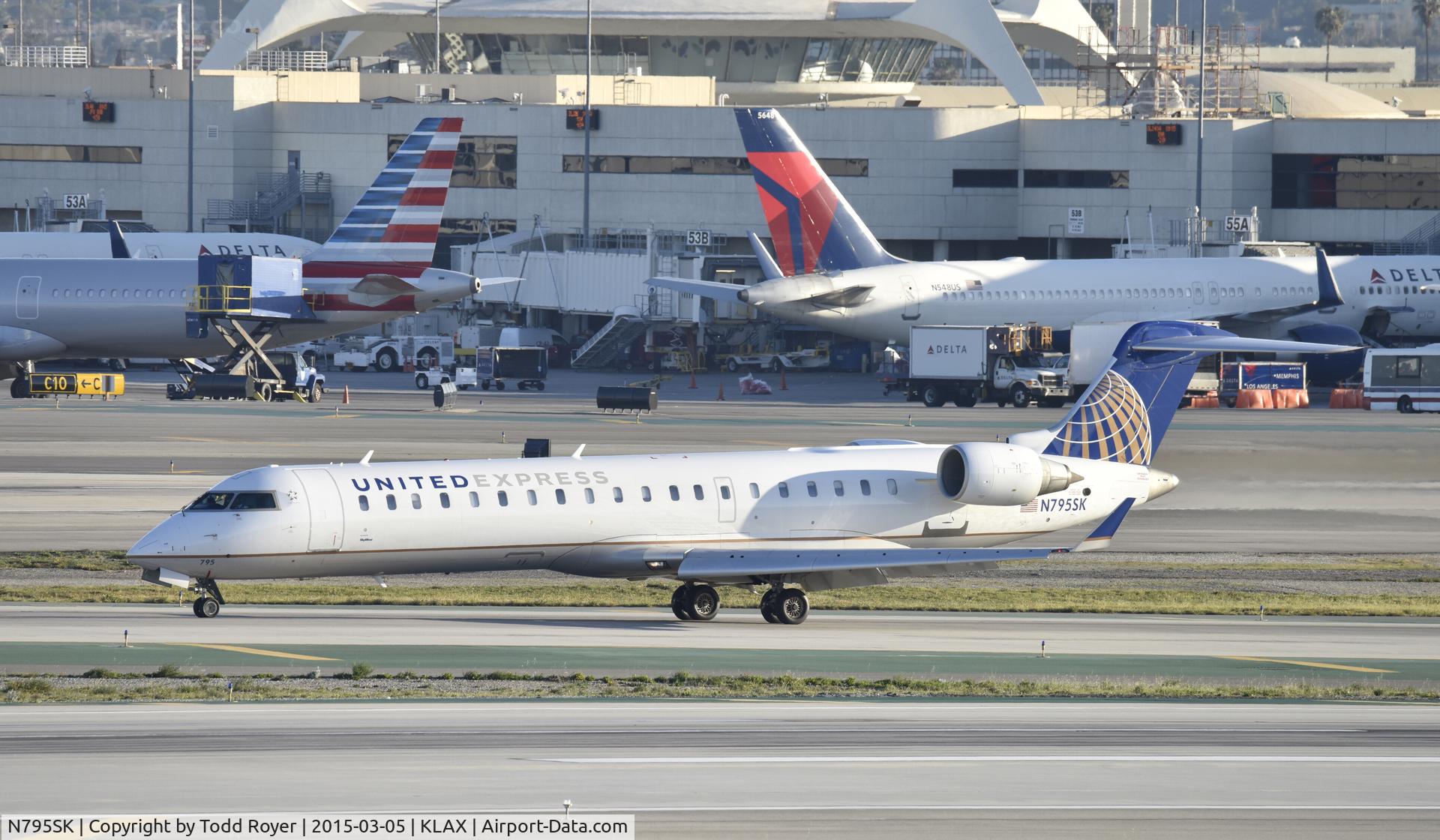 N795SK, 2010 Bombardier CRJ-700 (CL-600-2C10) Regional Jet C/N 10299, Taxiing to gate at LAX
