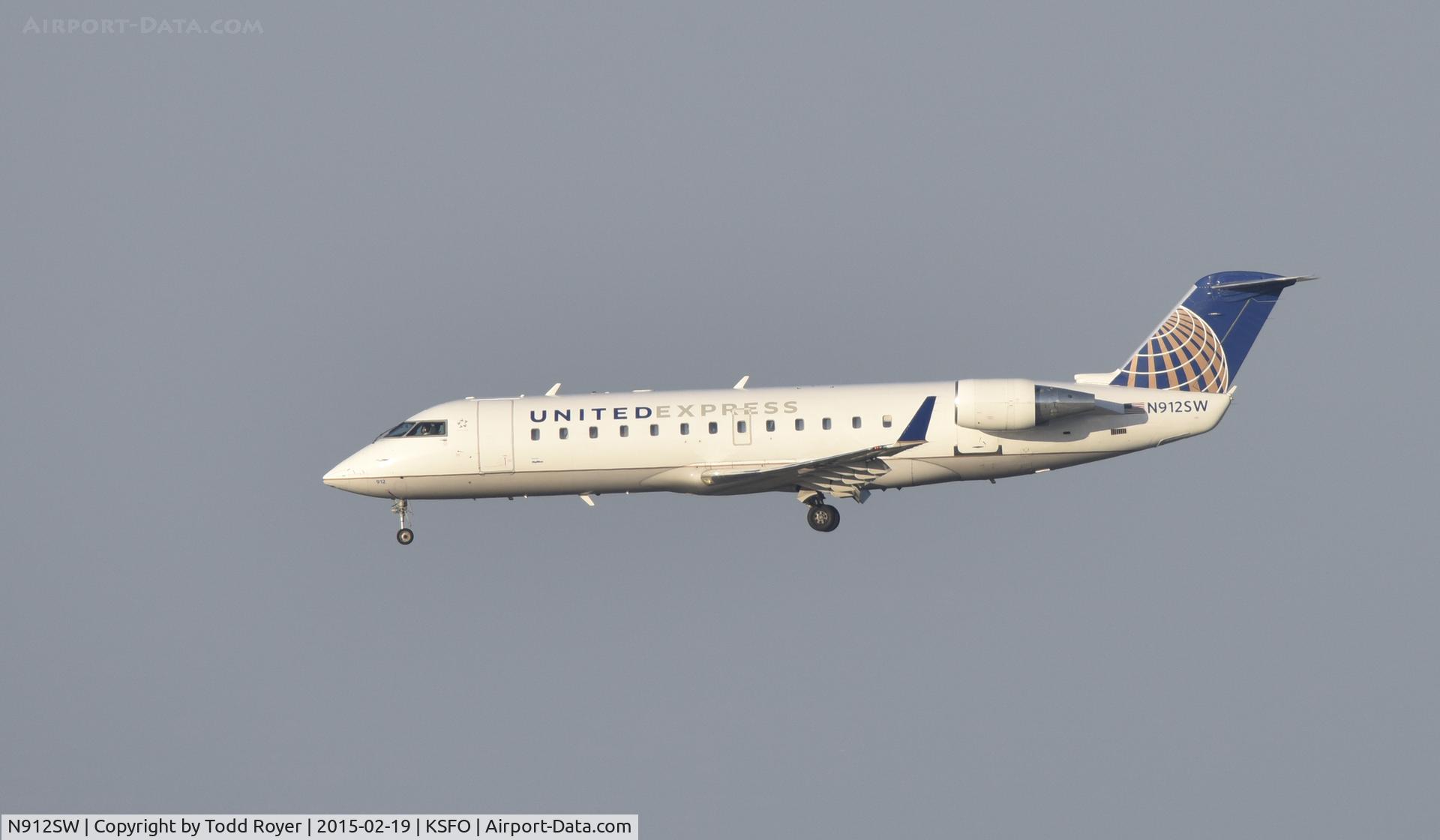 N912SW, 2001 Bombardier CRJ-200LR (CL-600-2B19) C/N 7595, Landing at SFO