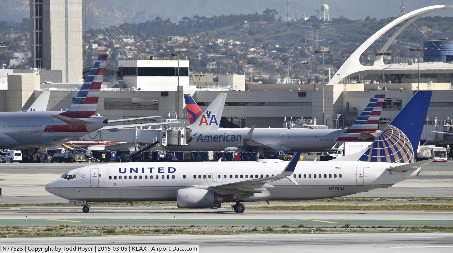 N77525, 2010 Boeing 737-824 C/N 31659, Taxiing to gate at LAX