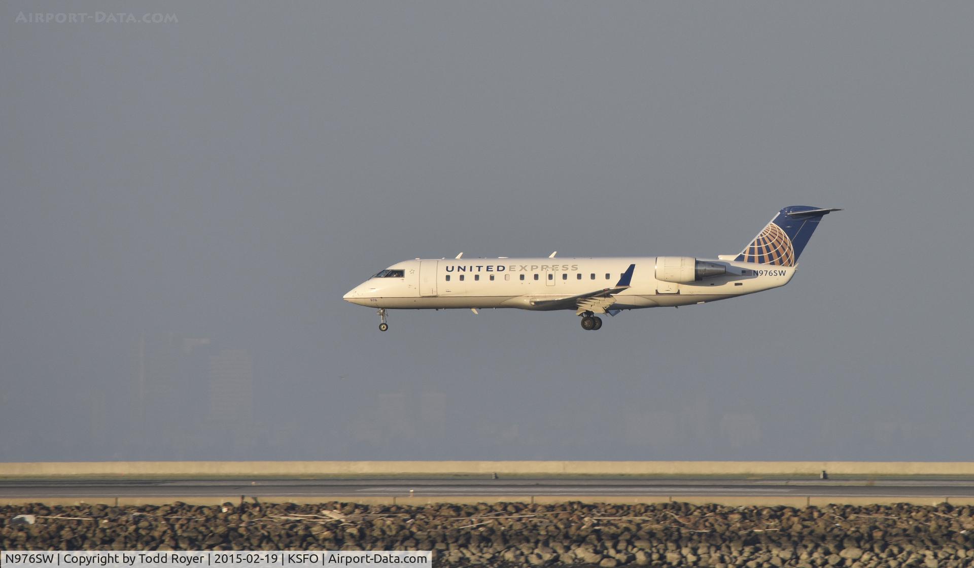 N976SW, 2004 Bombardier CRJ-100ER (CL-600-2B19) C/N 7952, Landing at SFO