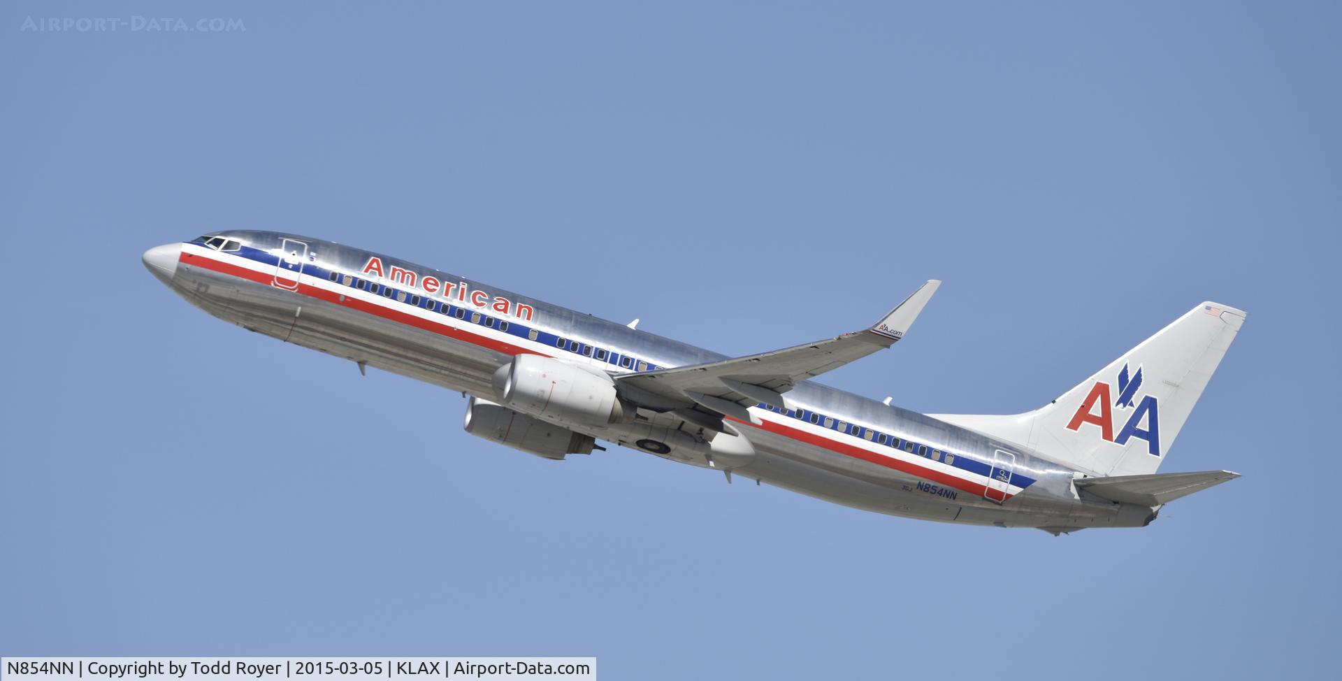 N854NN, 2010 Boeing 737-823 C/N 33214, Departing LAX on 25R