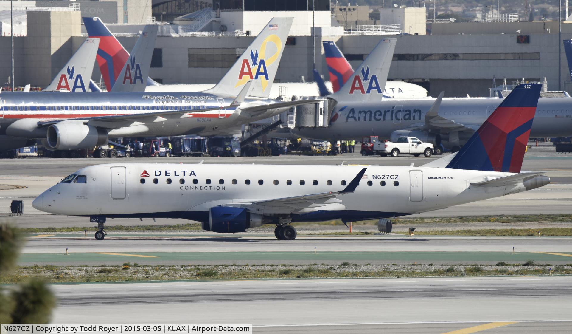 N627CZ, 2008 Embraer 175LR (ERJ-170-200LR) C/N 17000229, Taxiing to gate at LAX