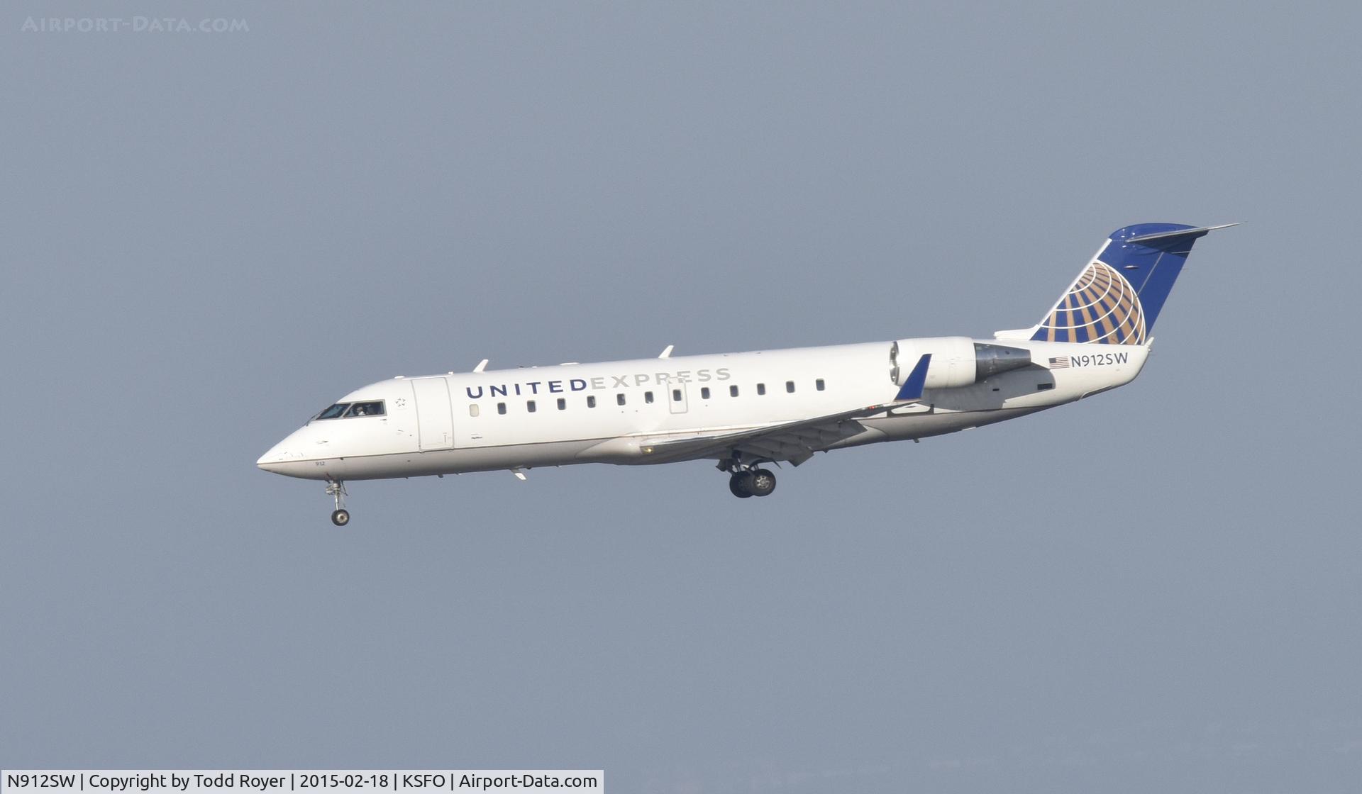 N912SW, 2001 Bombardier CRJ-200LR (CL-600-2B19) C/N 7595, Landing at SFO