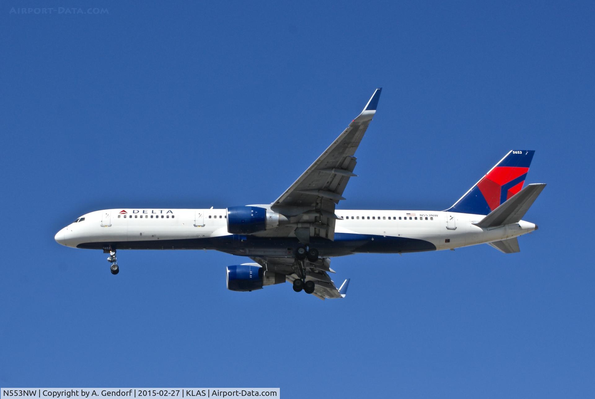 N553NW, 2001 Boeing 757-251 C/N 26500, Delta, is landing at Las Vegas Int'l(KLAS)
