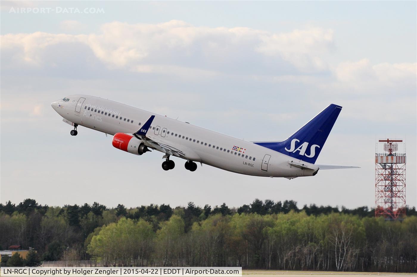 LN-RGC, 2012 Boeing 737-86N C/N 41257, Shuttle to Stockholm is leaving TXL westbound.....