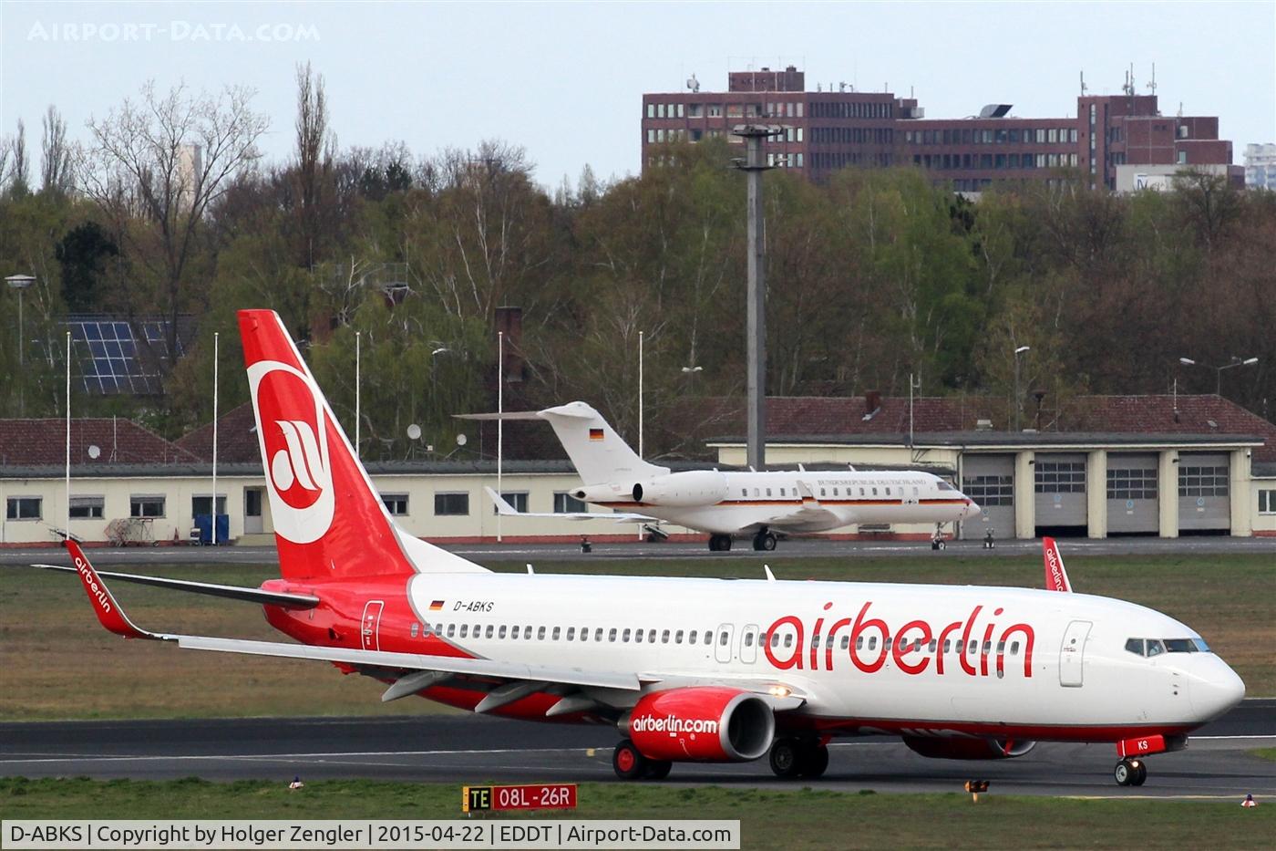 D-ABKS, 2011 Boeing 737-86J C/N 36880, Arrival on taxi to parking position