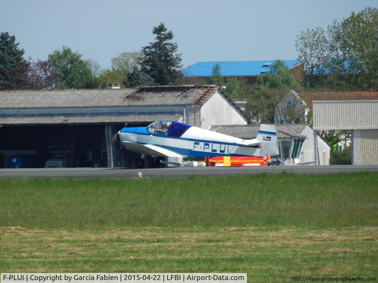 F-PLUI, Jodel D-119 C/N 1226, The Jodel 119 F-PLUI on the runway of the airport of Poitiers-Biard (LFBI), France.