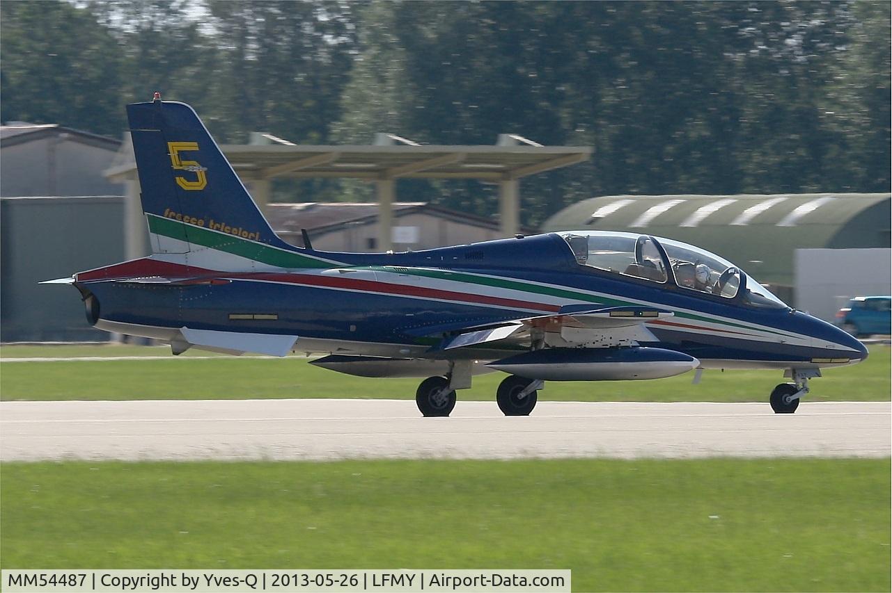 MM54487, Aermacchi MB-339PAN C/N 6684/079/AA035, Italian Air Force Aermacchi MB-339PAN, Number 5 in may 2013, Frecce Tricolori Aerobatic Team, Landing rwy 34, Salon De Provence Air Base 701 (LFMY) Open day 2013