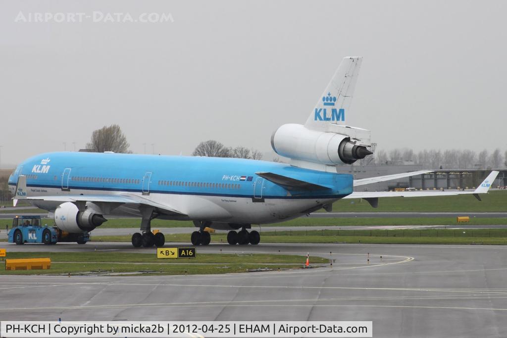 PH-KCH, 1995 McDonnell Douglas MD-11 C/N 48562, Taxiing