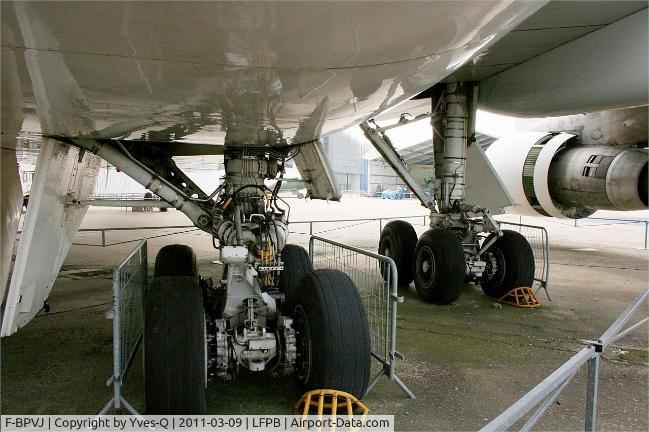 F-BPVJ, 1972 Boeing 747-128 C/N 20541, Boeing 747-128, Main landing gear,  Air & Space Museum Paris-Le Bourget (LFPB-LBG)