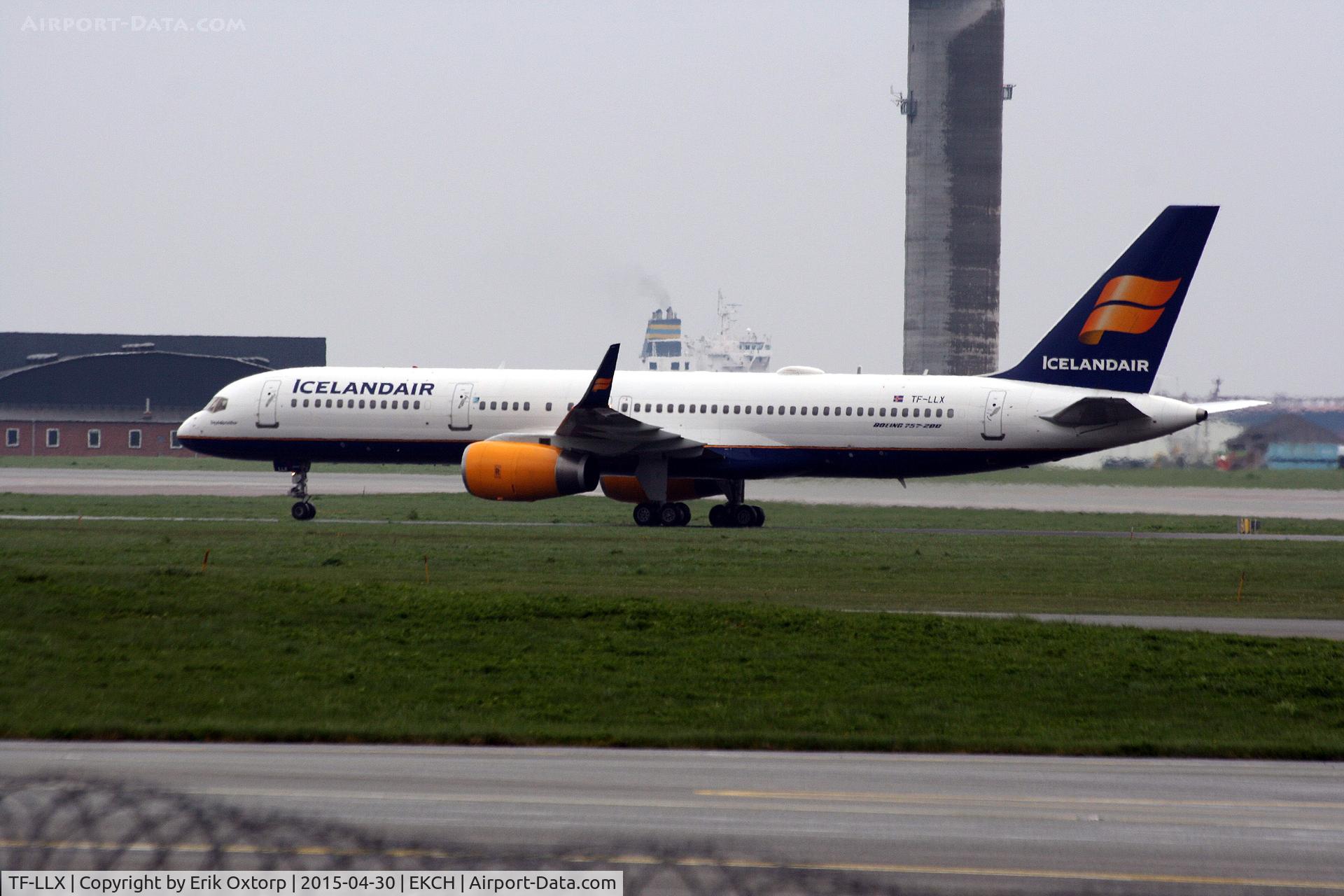 TF-LLX, 2000 Boeing 757-256 C/N 29311, TF-LLX arrived rw 22L