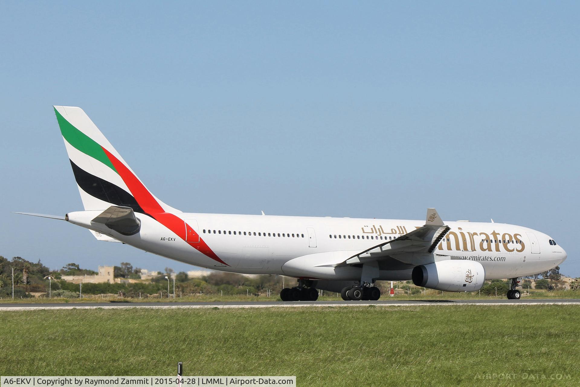 A6-EKV, 1999 Airbus A330-243 C/N 314, A330 A6-EKV Emirates Airlines